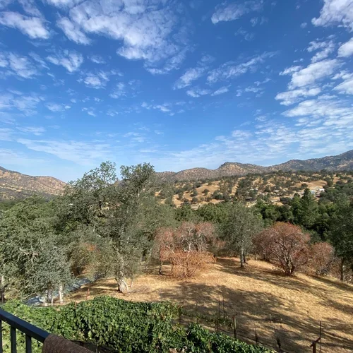 Panoramic mountain views from Hilltop House at Baxter Ranch, featuring rolling hills, open landscapes, and the natural beauty of the surrounding Sierra Nevada foothills.