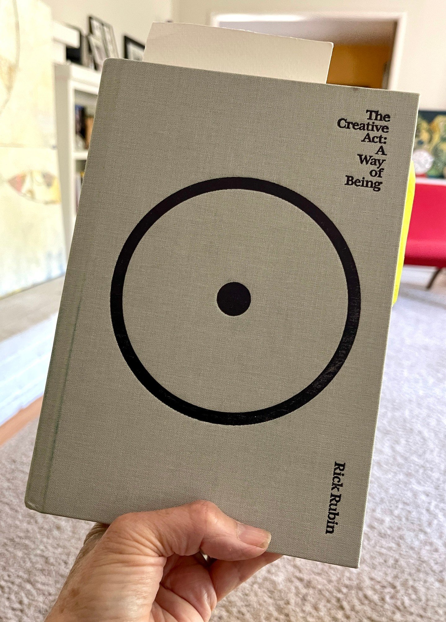 I'm reading &ldquo;The Creative Act: A Way of Being&rdquo; by Rick Rubin, and it&rsquo;s a game-changer! 🌟🎨

Rubin dives deep into the heart of creativity, offering insights that resonate beyond just art or music. This book is all about embracing t