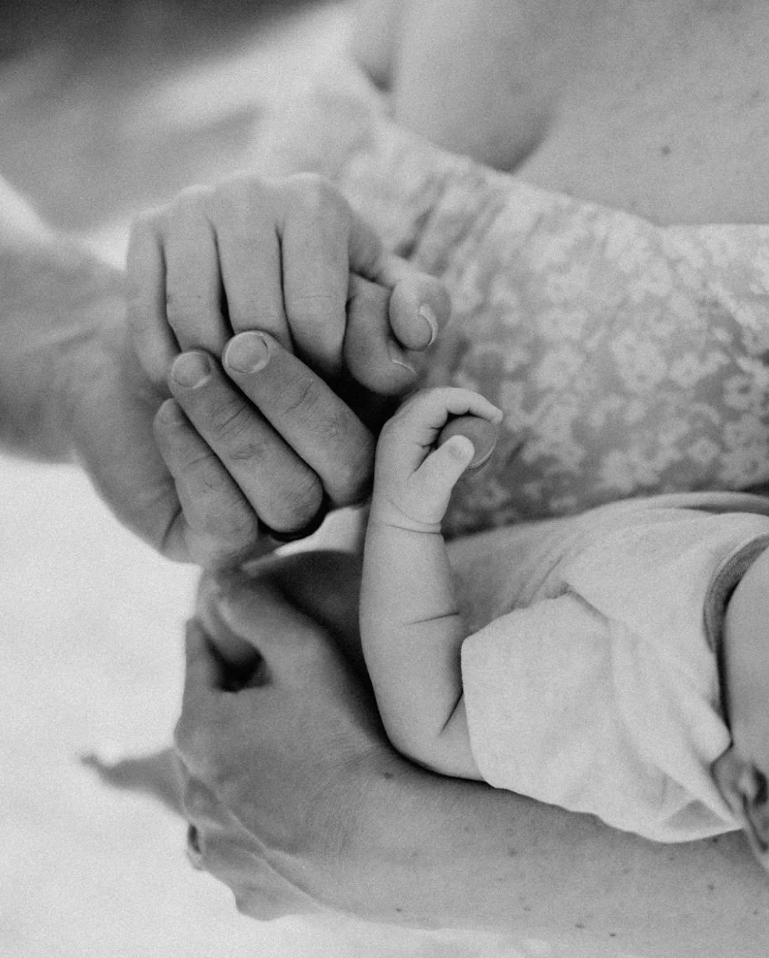 Maternity leave has me all in the feels to offer all the family sessions this year&hellip; how are family photos not the most important of all 🤍

#familyphotos #newbornphotos #newbaby #ocweddingphotographer