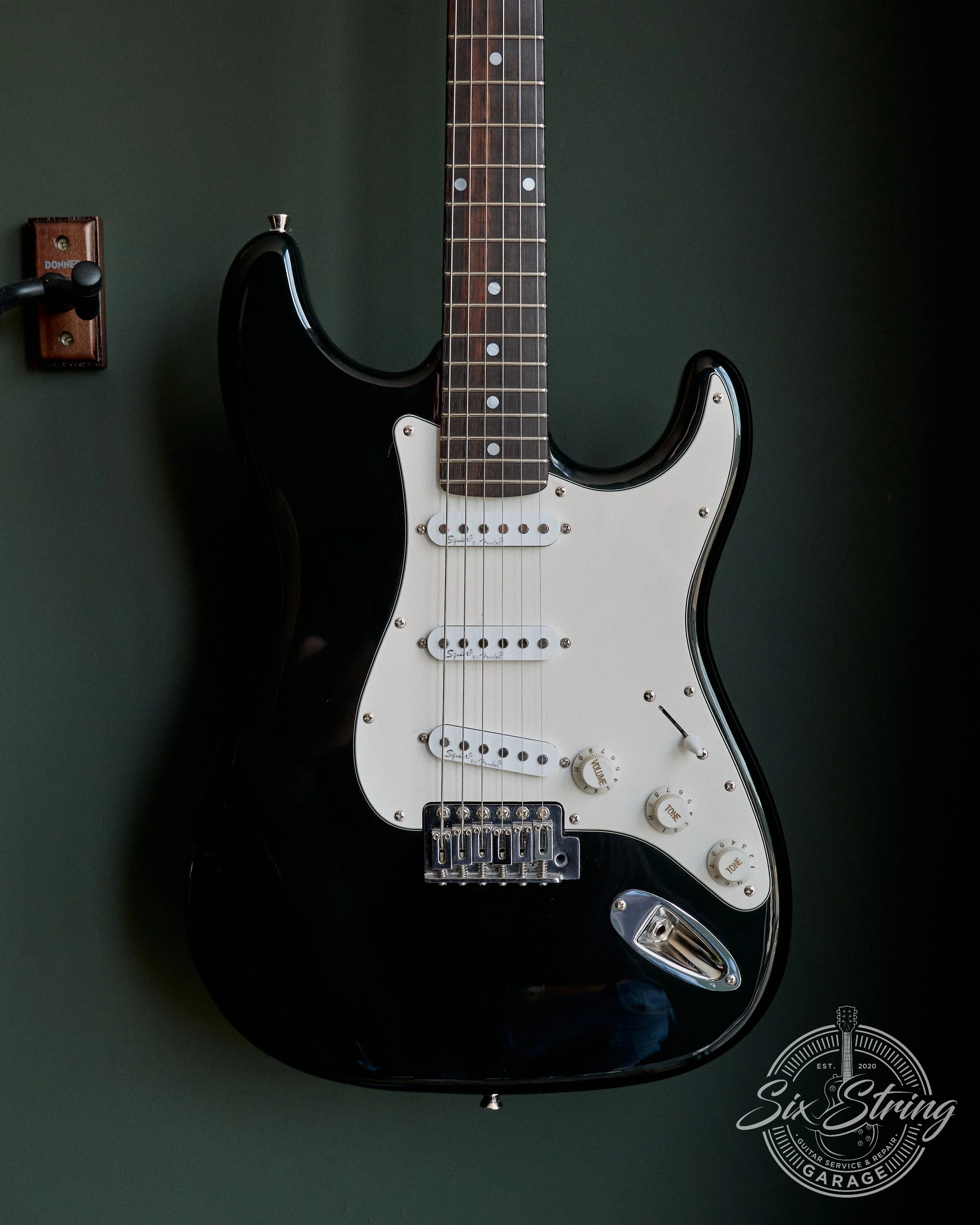 Squier SE Stratocaster – Black