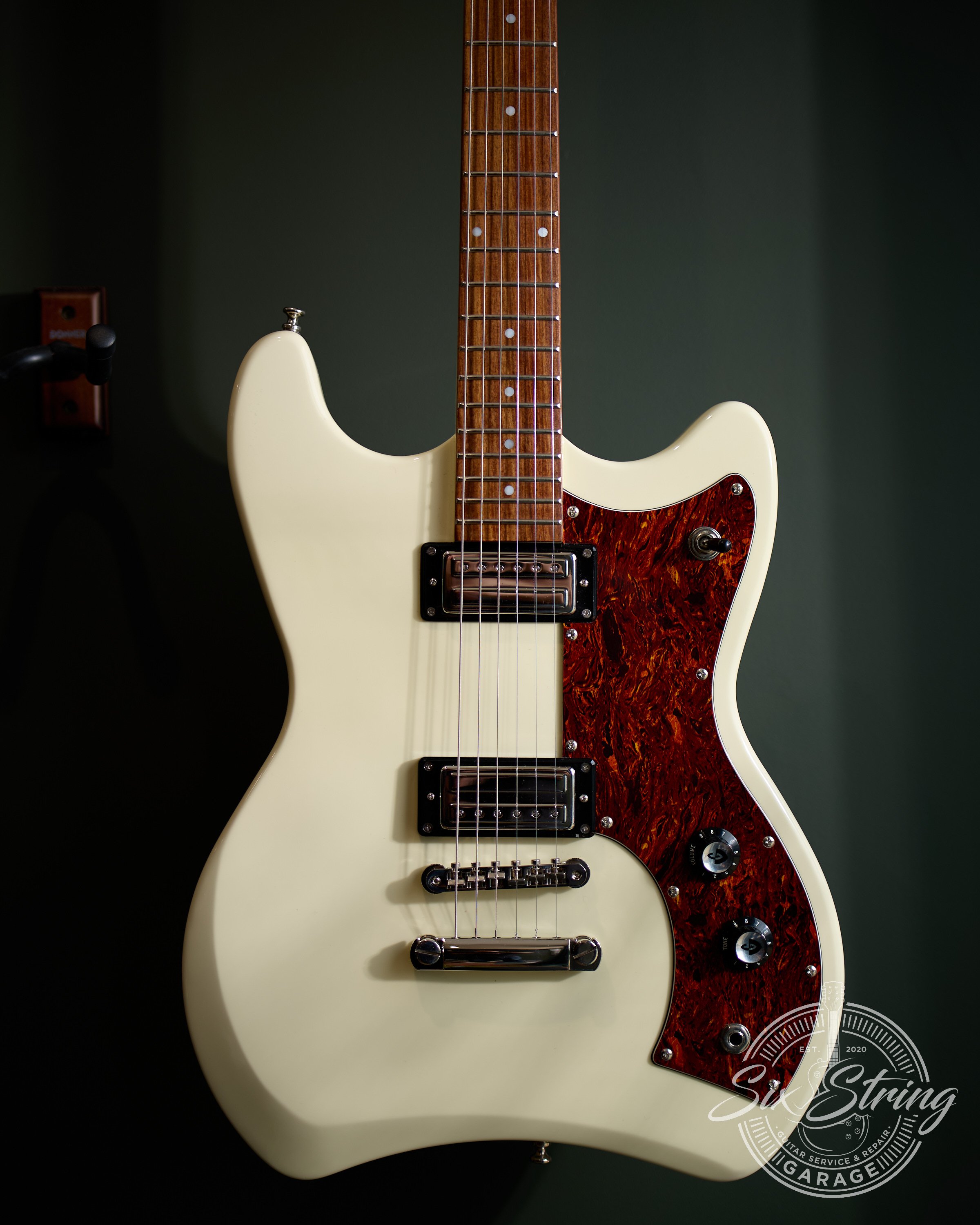 Guild Jetstar – Newark St. Collection – Vintage White