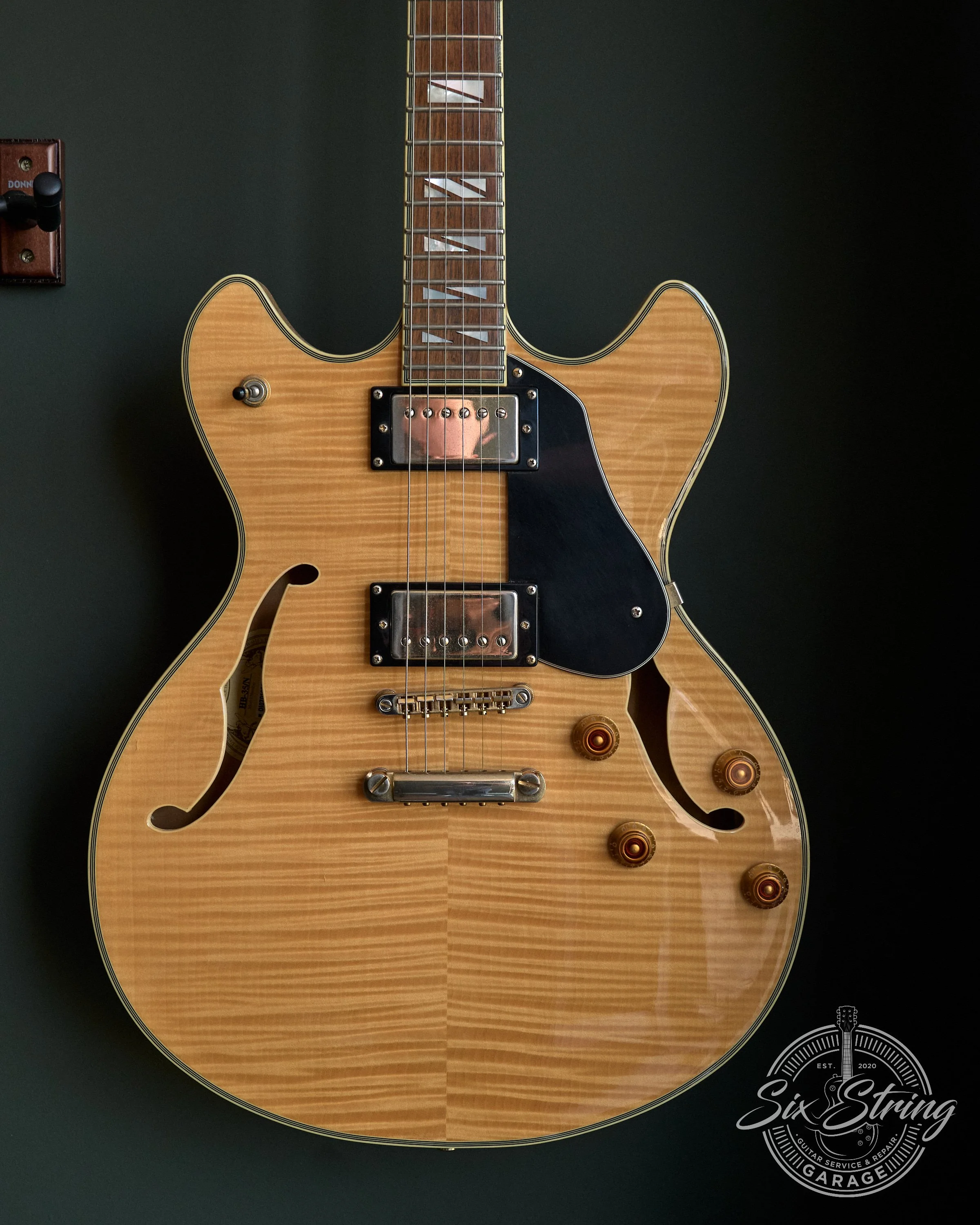 Washburn HB-35 – Natural Flame Maple