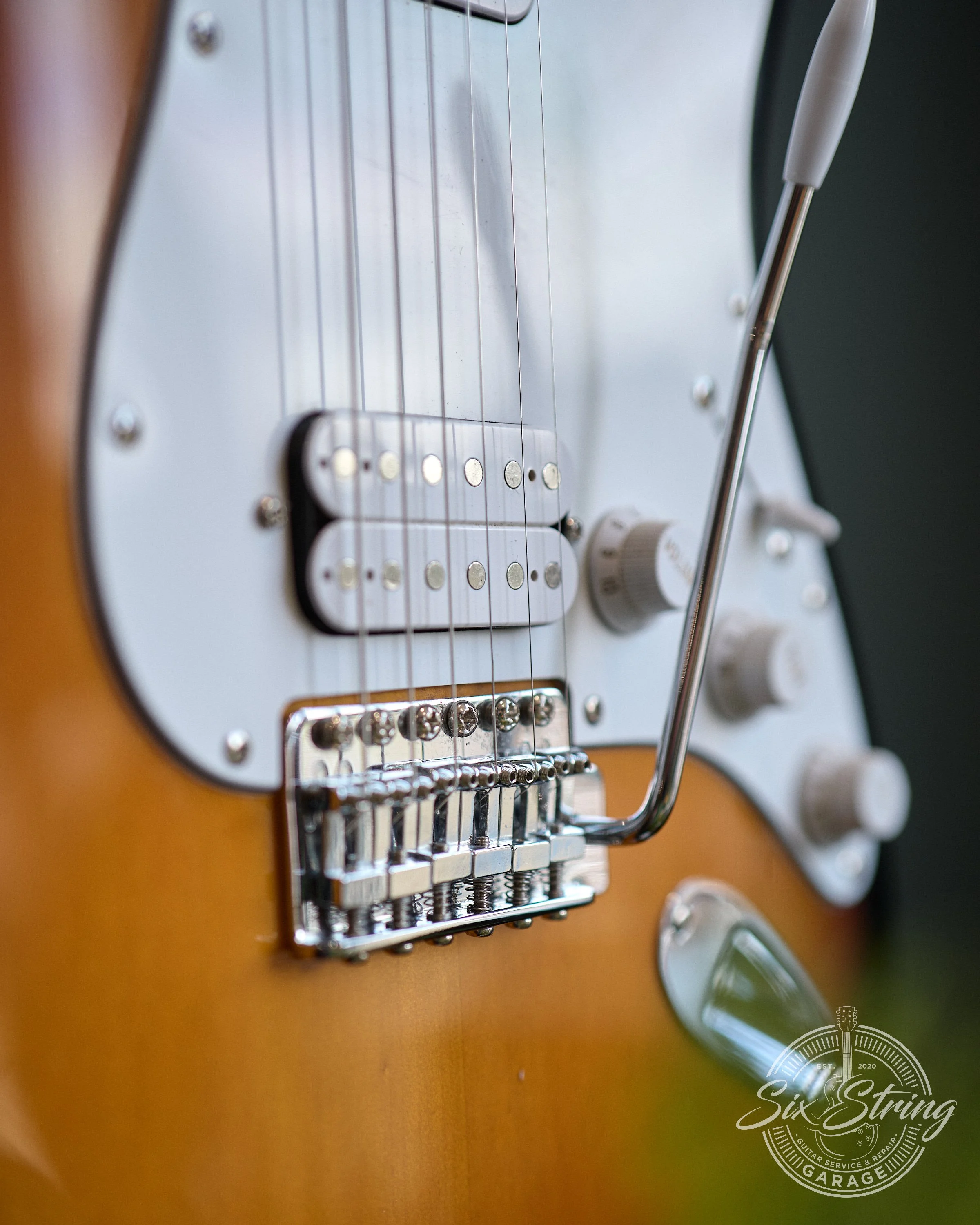 SSG-0008-Squire Stratocaster Std- Twin Humbucker-sunburst-Indonesia.jpg0010.jpg