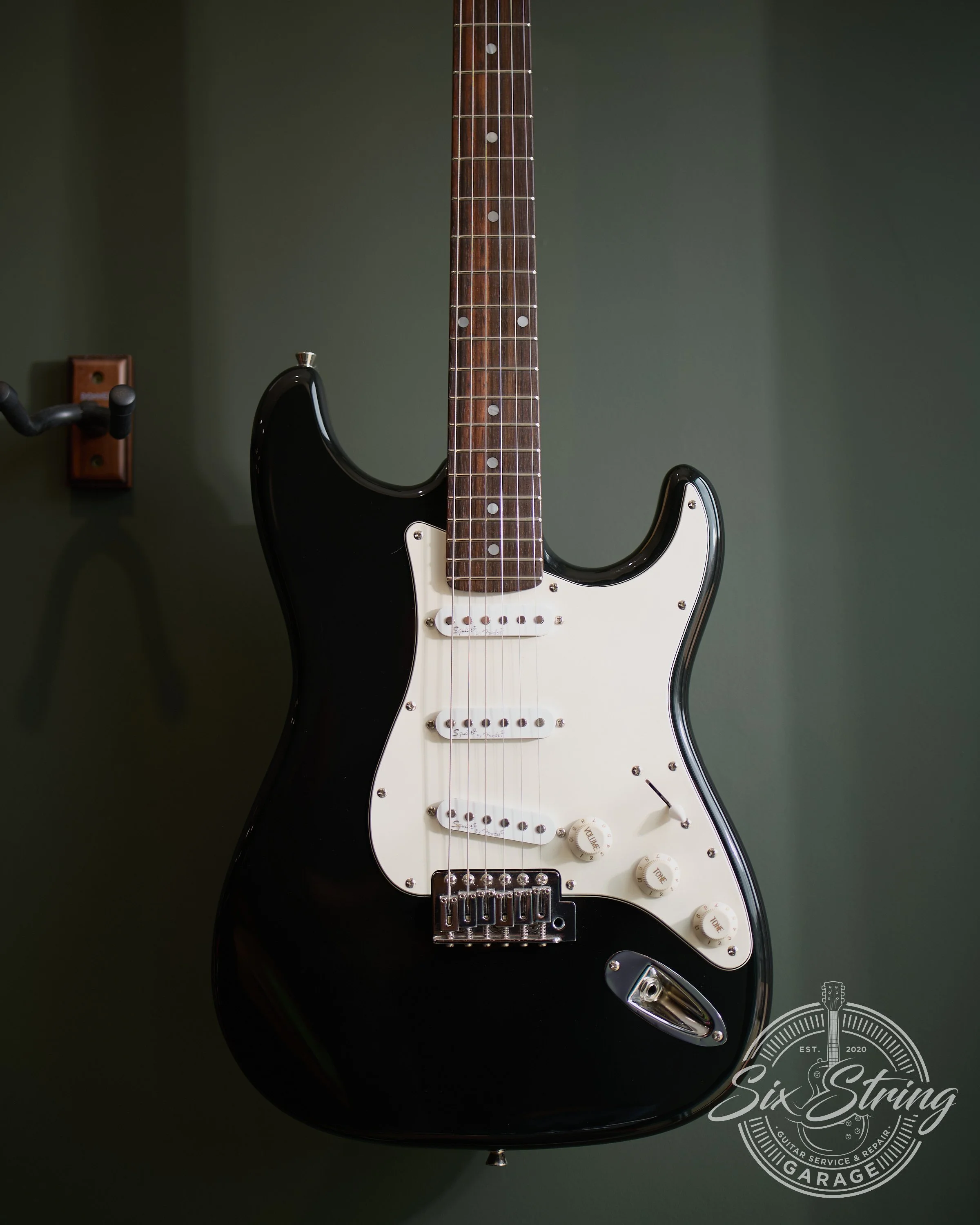 Squier SE Stratocaster – Black
