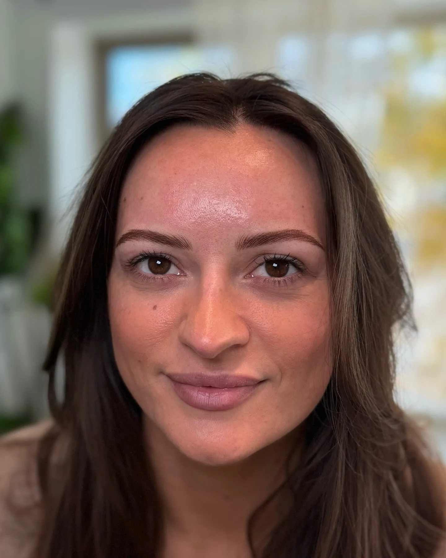 One of my recent faves 🔥 
Nothing better than a good combo brow to give that extra fullness while still keeping things natural!

Accepting new clients! Booking February for initial brow or lip blush sessions. Book online through the link in my bio ❤