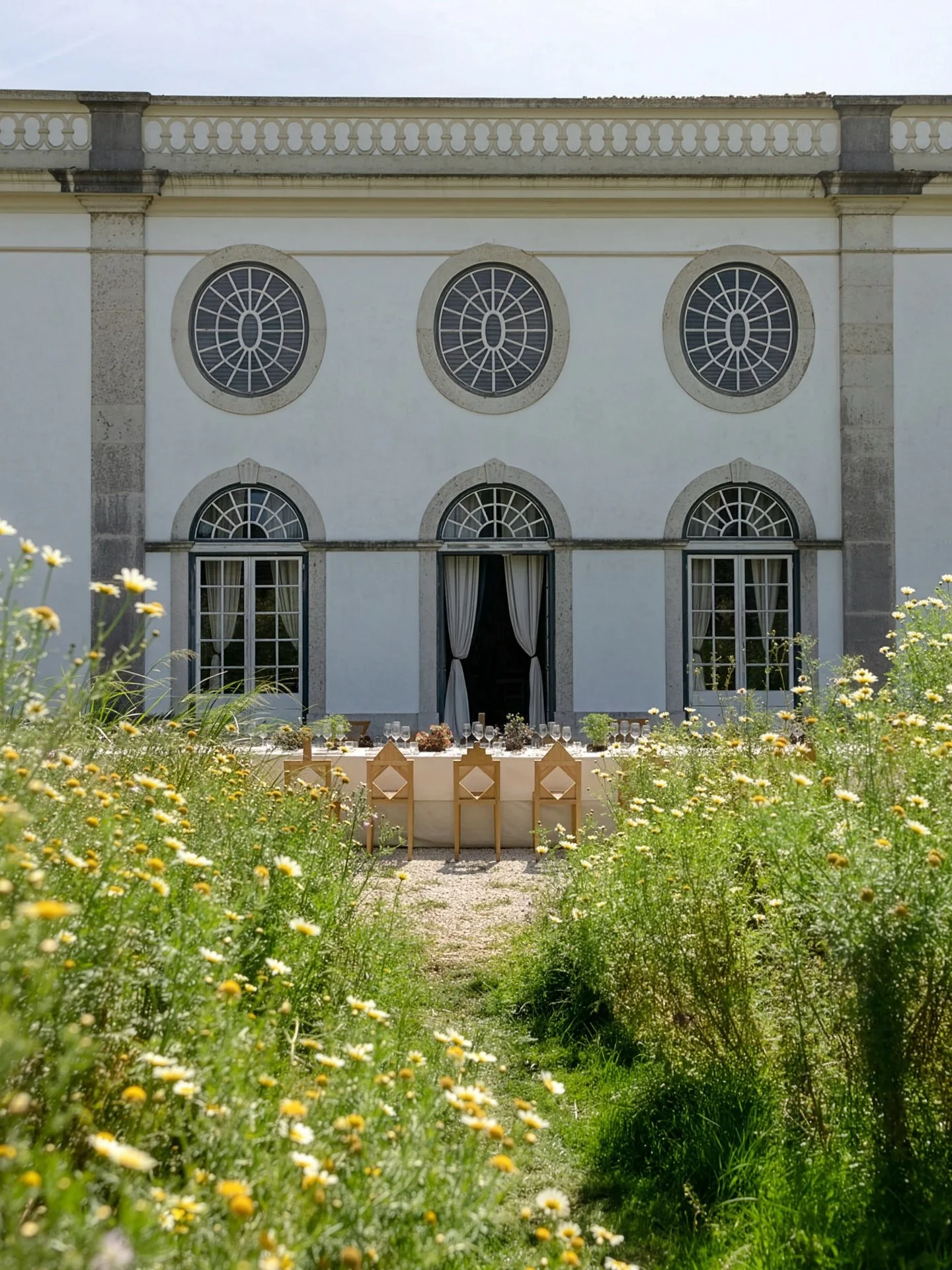 &Agrave; Moda Portuguesa - The Lunch
.
With @fridakim_london &amp; @wagnerjk at @palaciodogrilo 
.
With an incredibly talented group of florists, we embarked on a journey to explore the nature of Portuguese culture using a variety of local plants, fl