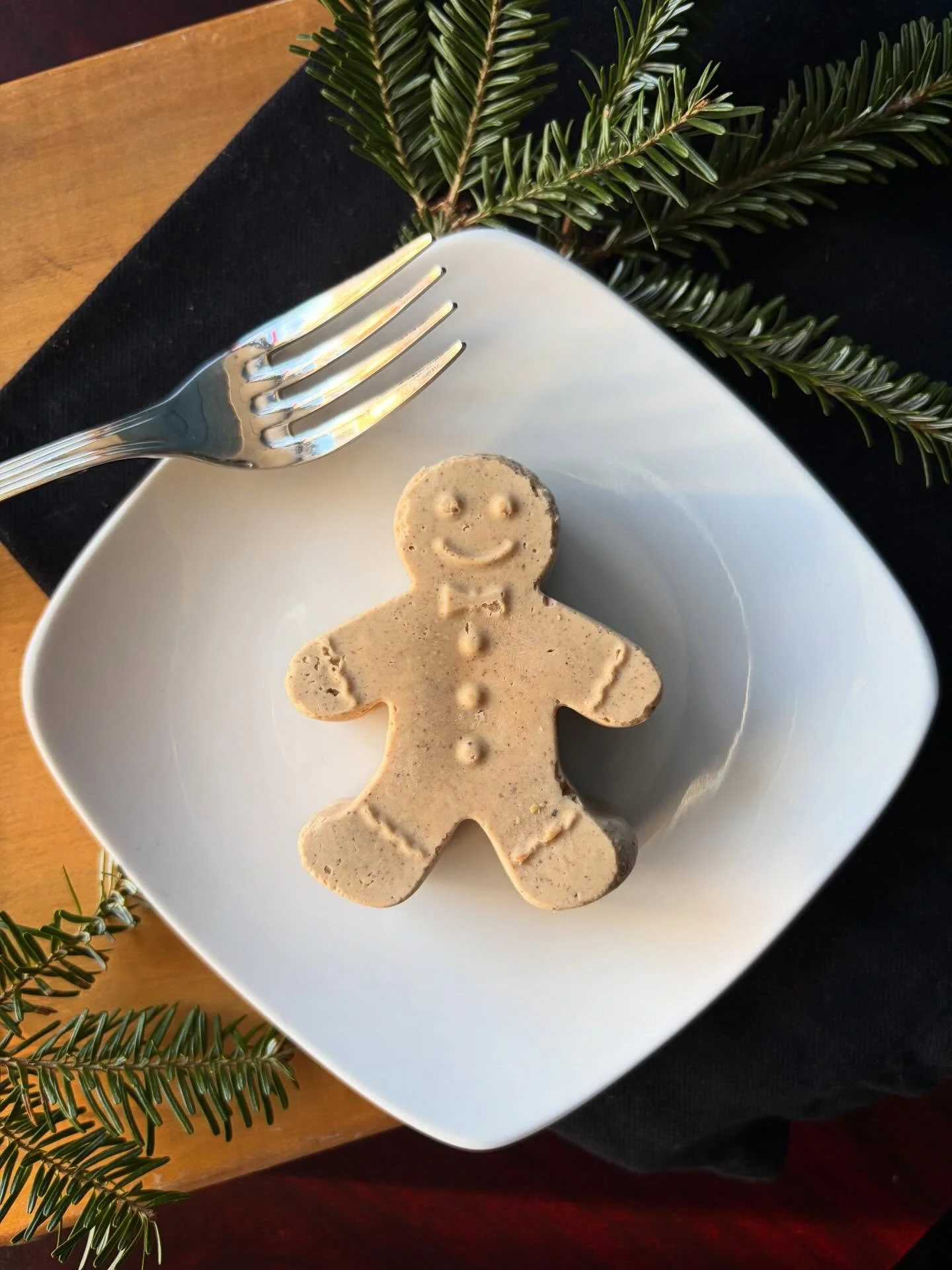 Ginger Spice Cheesecake with a creamy Bailey&rsquo;s Eggnog Center. 
.
Yeah, you read that right. Your new favorite decadent holiday flavor is here! 
.
Wait. In the perfect per person portion?! Yes. Sharing optional&hellip;.not recommended unless it&