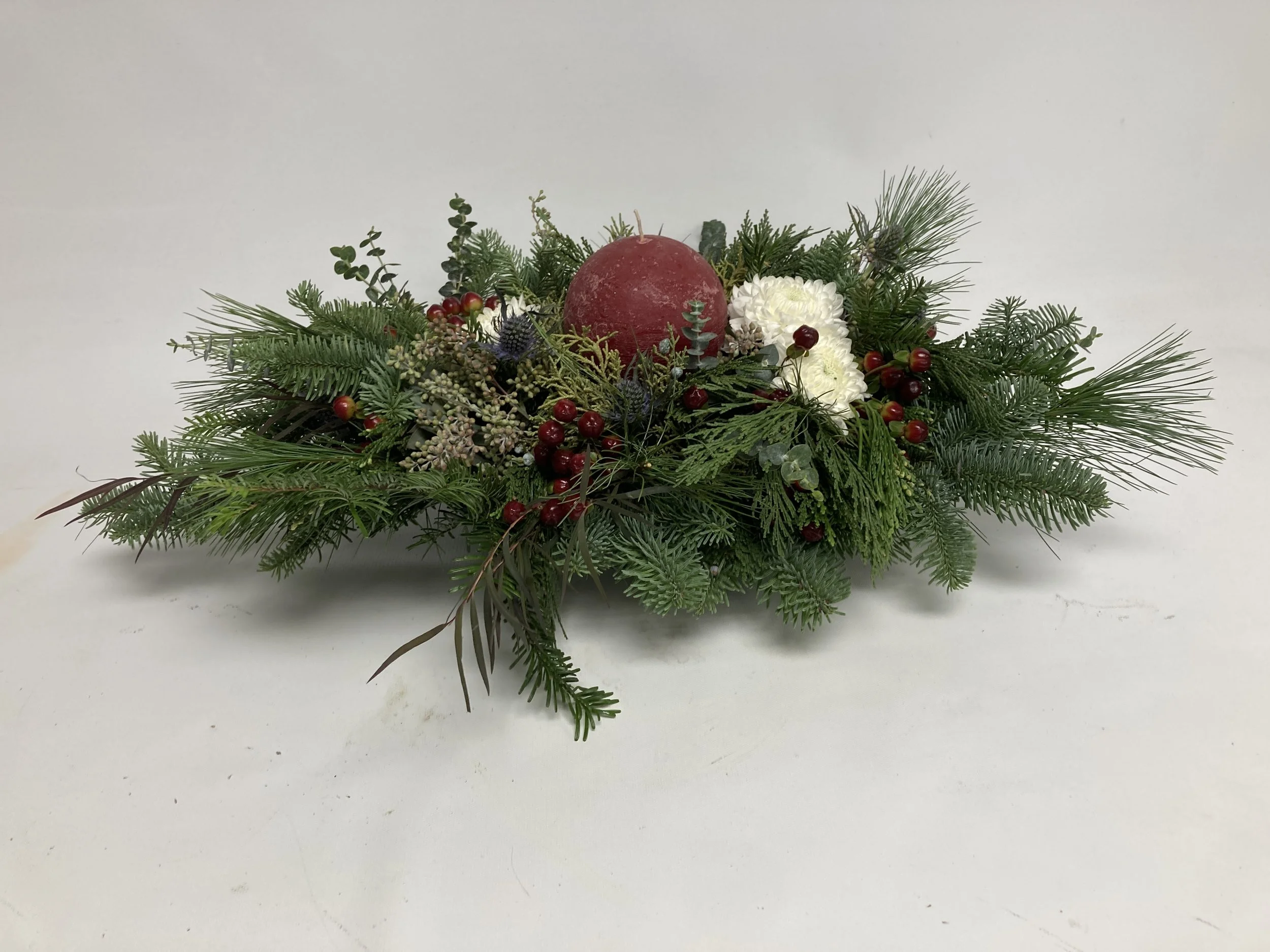 Holiday table arrangement