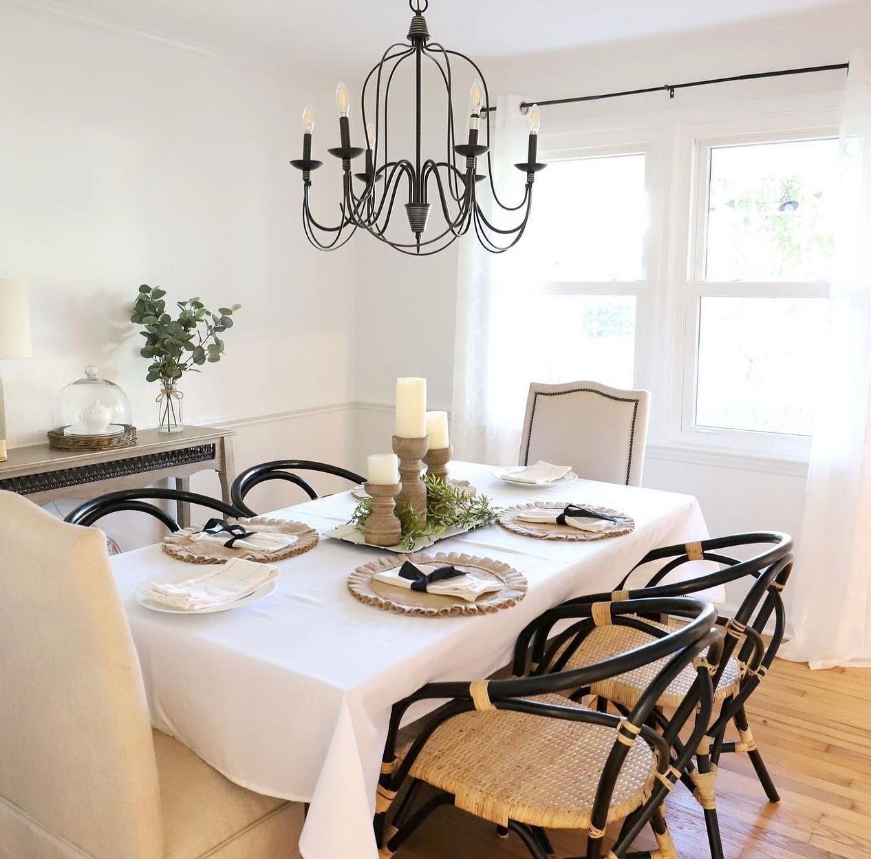 Your dining room doesn&rsquo;t have to be your &ldquo;catch all&rdquo; room. Make it bright and inviting. 🖤  Swipe for some side-by-side before and afters! ⁣
.⁣
.⁣
.⁣
.⁣
.⁣
#diningroom #diningroomdecor #diningtable #diningroominspo #diningroomdesign