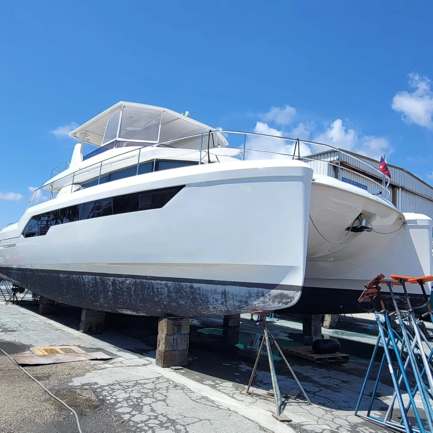 Happy Friday 🌴🍻 FULL Detail on this 53 Leopard🐆 Contact me for free estimates! #bocaratonyacht #yachtmanagement #palmbeach #bocaraton #detailing #lantana #manalapan #boat #detail