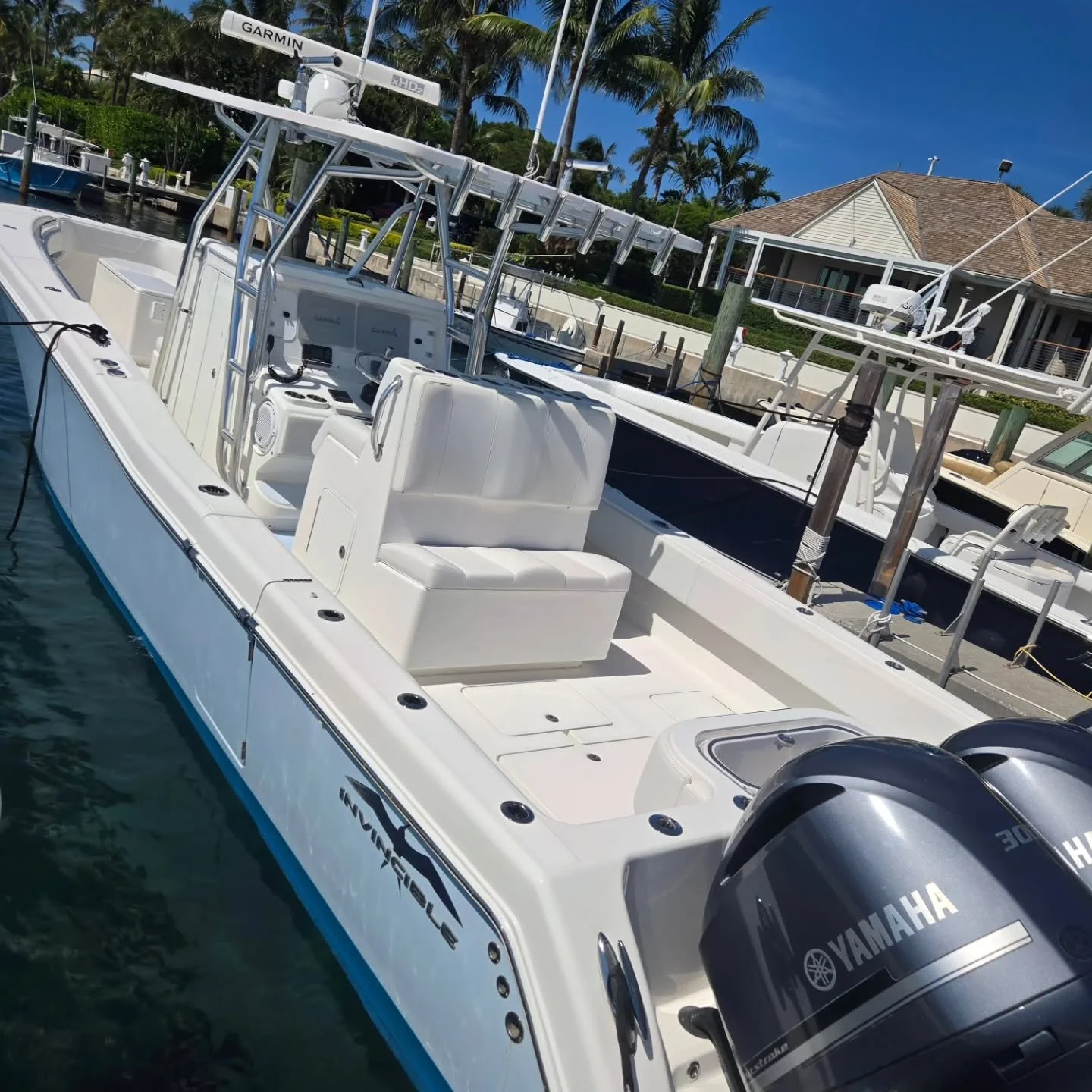 36 Invincible received a full Topsides detail before she went north for the summer🏝🧼💪. Contact us for free estimates 🌴 

#bocaratonyacht #yachtmanagement #palmbeach #centerconsole #invincibleboats #delraybeach #bocaraton #boyntonbeach #jupiter #l