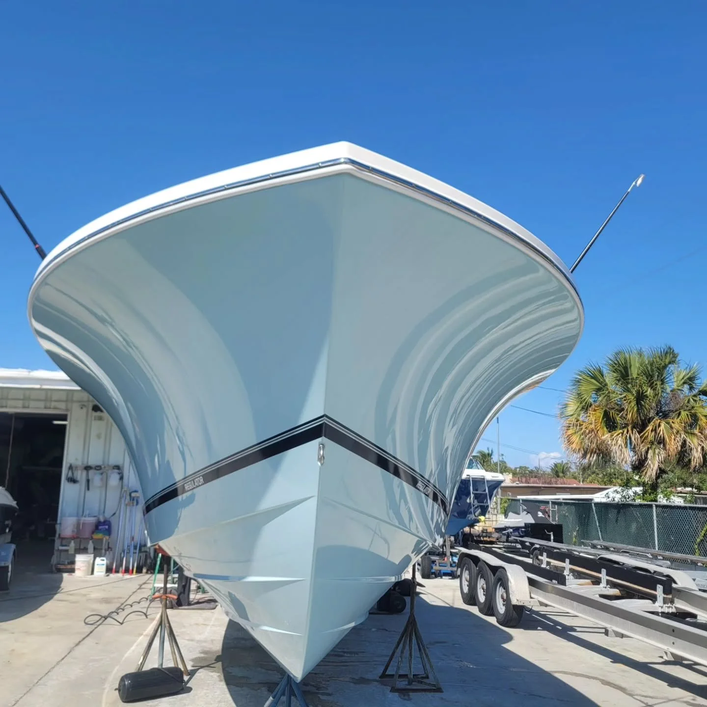 FULL ceramic coating on this beautiful 31 @regulatormarine Please contact us today for free estimates 🇺🇲🌴 #bocaratonyacht #ceramic #regulator #palmbeach #detailing #bocaraton #delraybeach #boyntonbeach #lantana #hypoluxo #boat