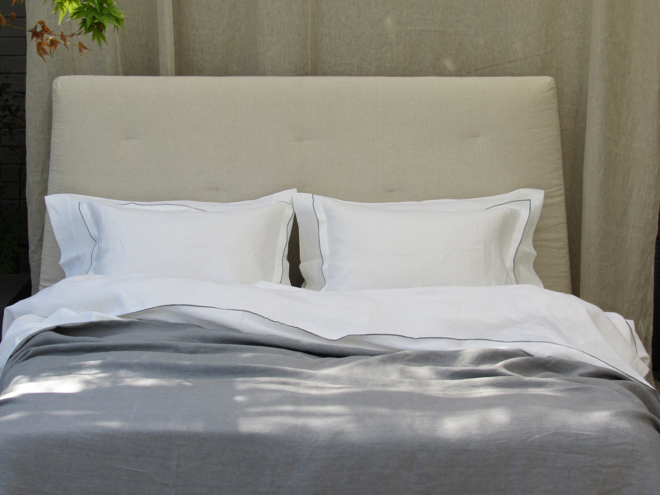 5. COLOMBA LIVING BED PORTILLO WHITE LAVENDER .jpg