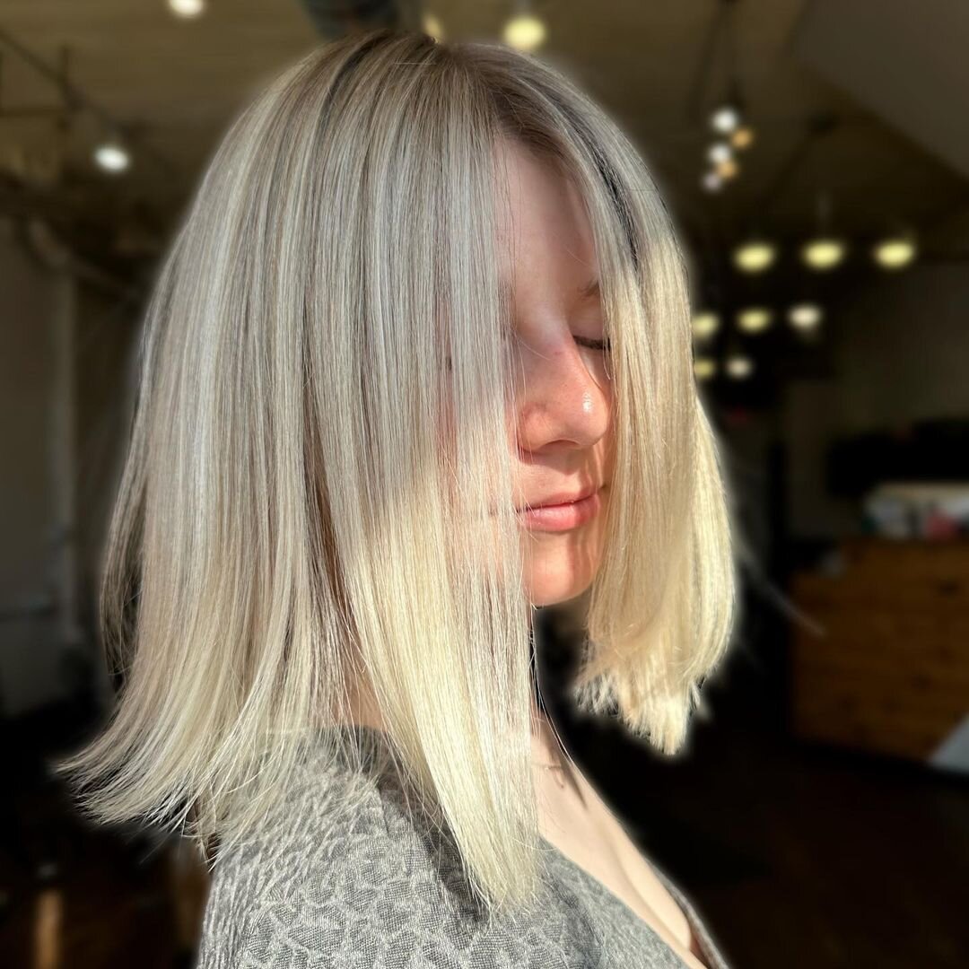 @sadie.yvonne.hair absolutely knocked this one out of the park!!!
.
.
.
.
.
.
.
.
. #aveda #hairgoals #stylistlife #haircolorinspo #highlightedhair #blondebalayage #haircarecommunity #stylistnearme #stylistspotlight #getafterit #celebrateyou #minneso