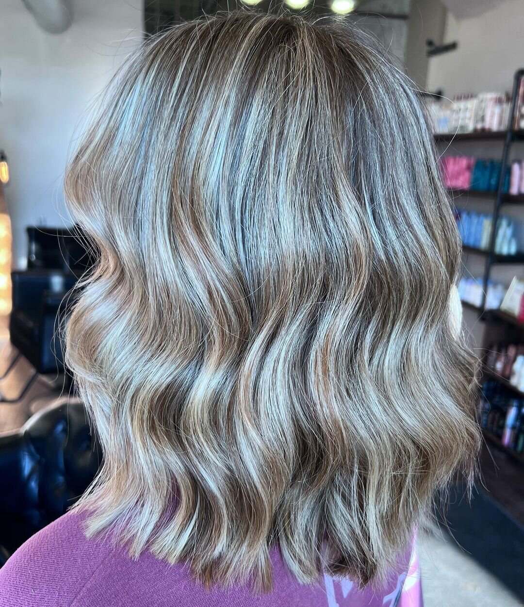 🌼✨🌸 spring has sprung and @lindsayloubeauty is bringing the gorge color.
.
.
.
#minneapolissalon #twincitieshair #haircoloring #redken #minneapolishairstylist #hairstylist #haircolor #hair #haircolorist #mplshair #redkenshadeseq #haircolorgoals #h