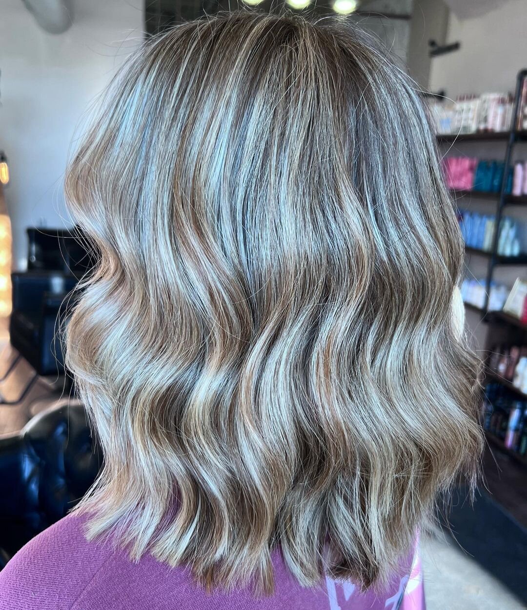 🌼✨🌸 spring has sprung and @lindsayloubeauty is bringing the gorge color.
.
.
.
 #minneapolissalon #twincitieshair #haircoloring #redken #minneapolishairstylist #hairstylist #haircolor #hair #haircolorist #mplshair #redkenshadeseq #haircolorgoals #h