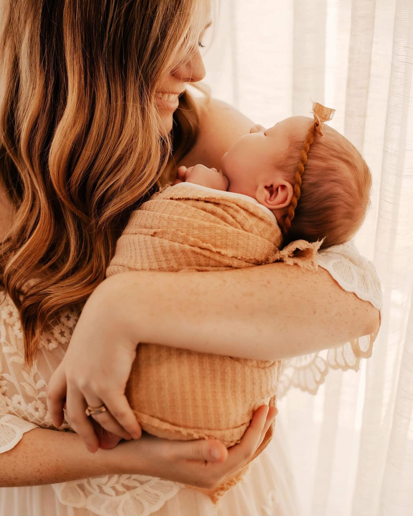 5 essential things to do before you bring your bundle of joy home from the hospital:

1.Set up a cozy crib or bassinet beside your bed: Create a safe and comforting sleeping space for your newborn within arm&rsquo;s reach. Having your baby close by c