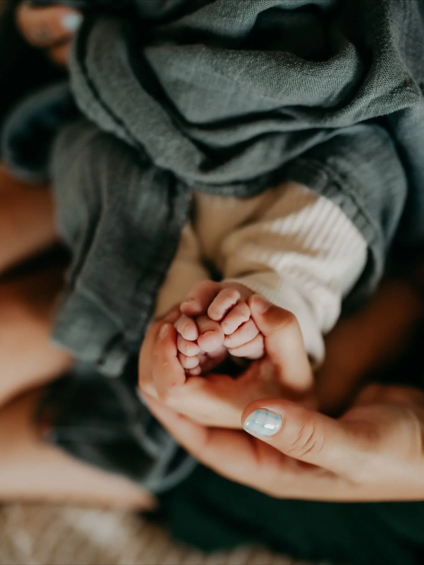 Did you know babies features start changing within the first 30 days of birth it happens so very quickly. If you want to capture their very earliest details this hospital session is perfect for you. 

These are my favorite images from a hospital sess