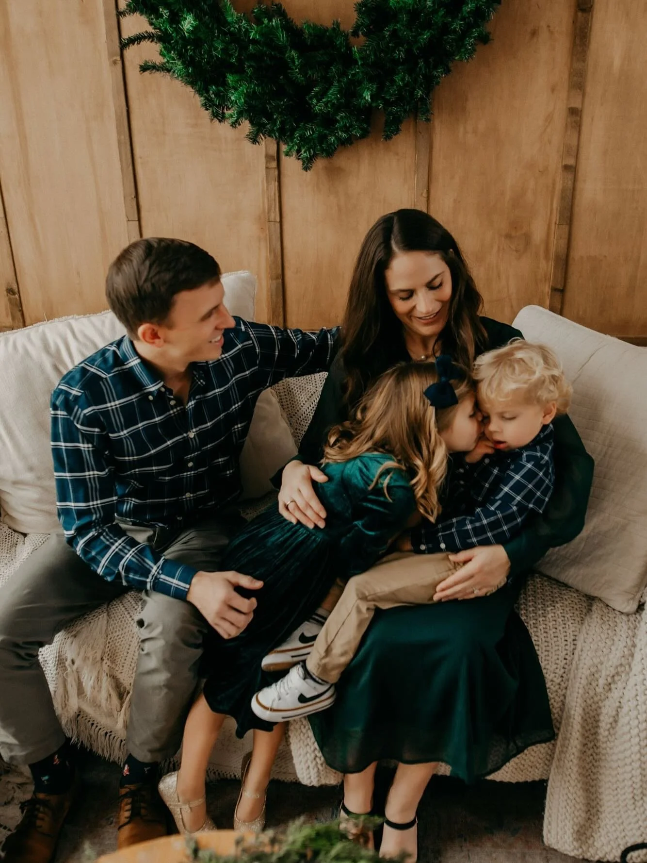 I&rsquo;ve photographed this mama through two pregnancies&hellip; and now we&rsquo;re celebrating number three. ✨

Every year with her family feels like another little chapter we get to write together. Her kiddos absolutely shined during their Christ