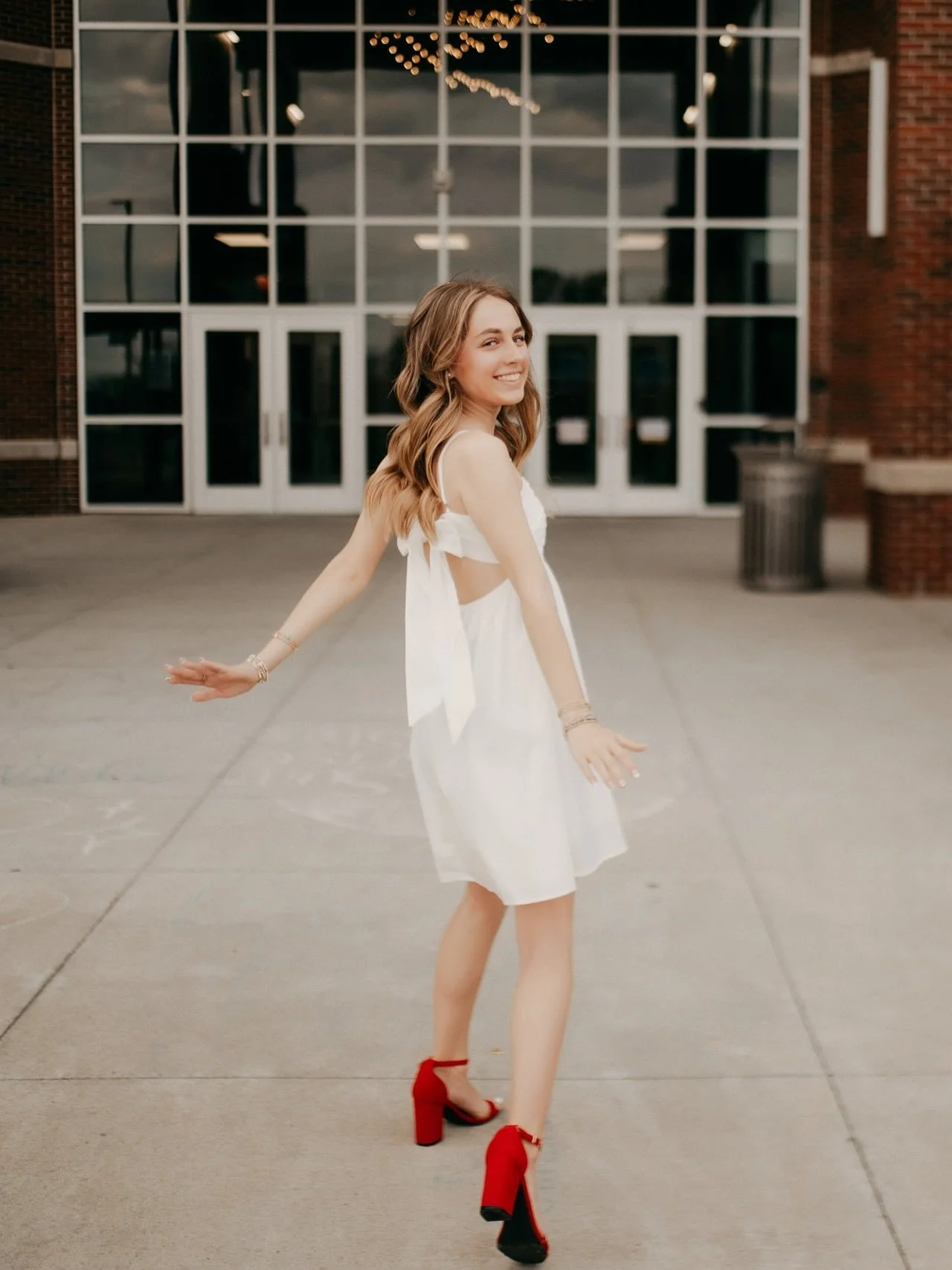 It&rsquo;s the end of one chapter and the beginning of a new one, of course we need  a photoshoot. 

#capandgownshoot #owensborokyphotographer #melaniehodskins