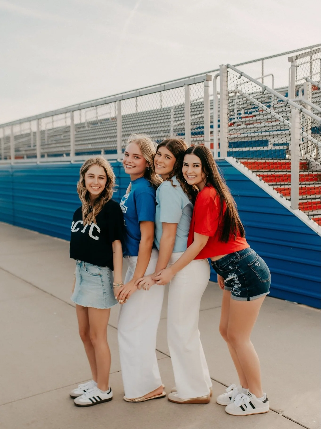 Be excited.
Be nervous.
Be a little sad.

That just means it meant something.

Here&rsquo;s to everything you&rsquo;re leaving behind&hellip;
and everything that&rsquo;s about to find you. ✨

#melaniehodskinsphotography #melaniehodskinsseniors #owens