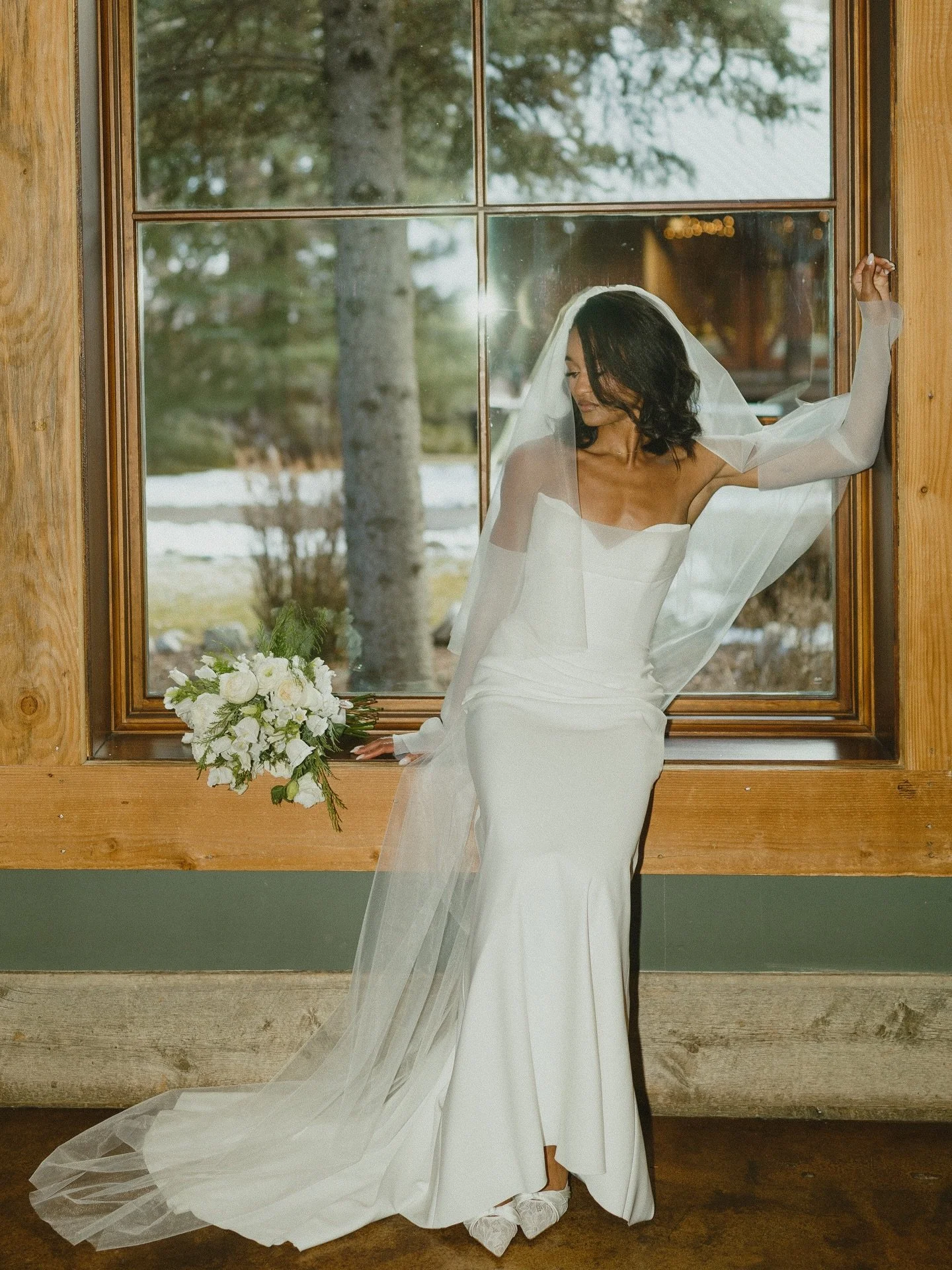 Lovely Imani with her winter-inspired bridal bouquet.