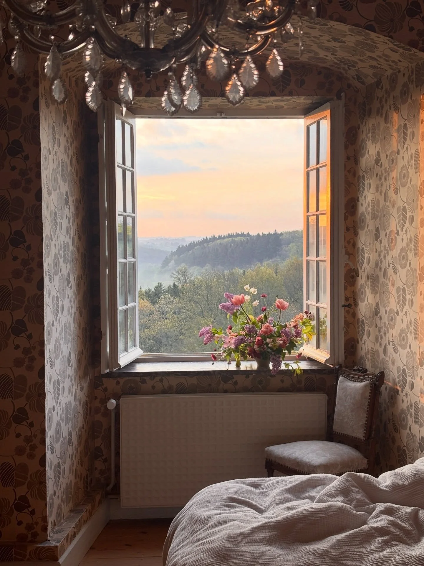 Home from Belgium and already reminiscing of these dreamy morning views and sounds at the Chateau.