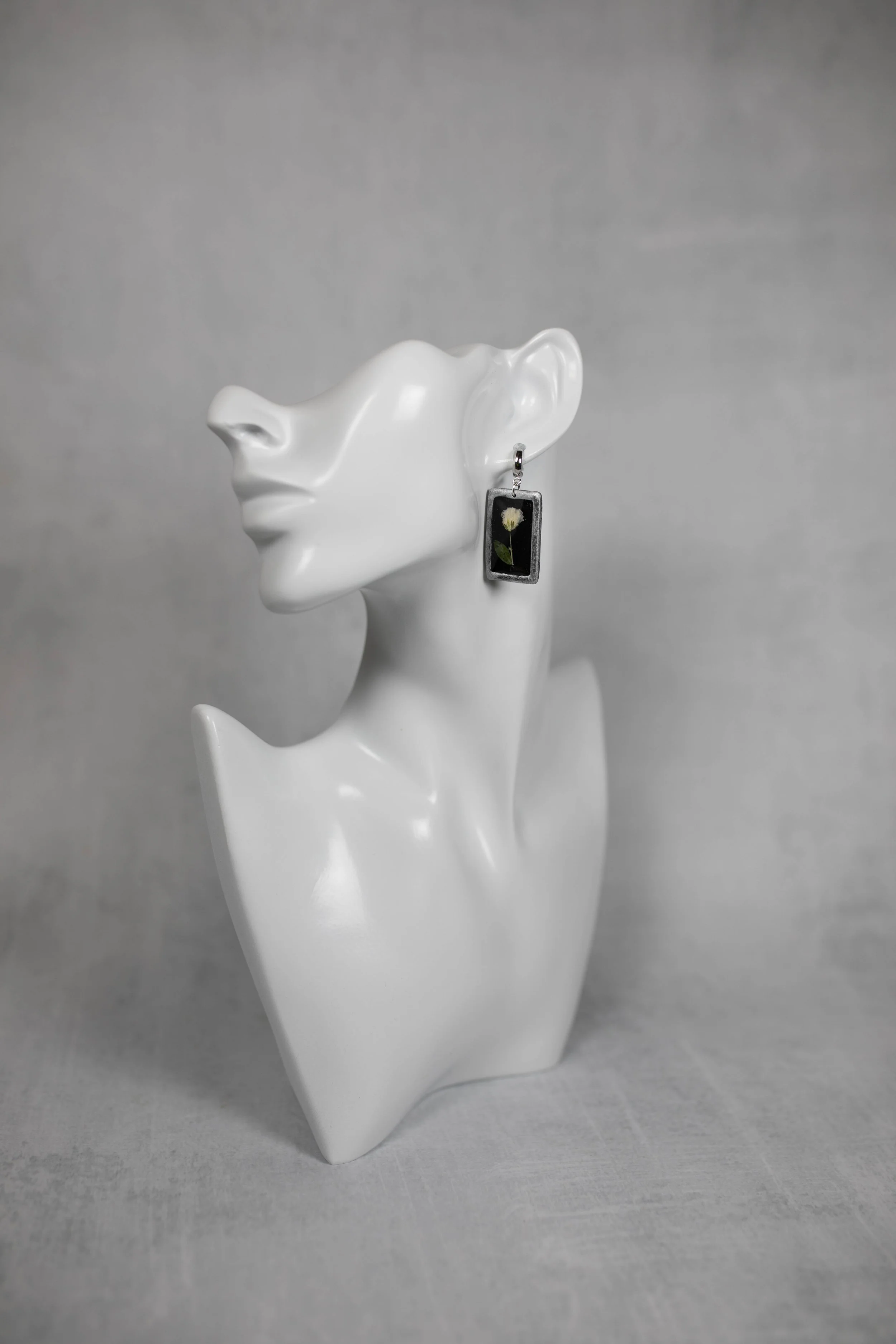 Marian (silver-white)