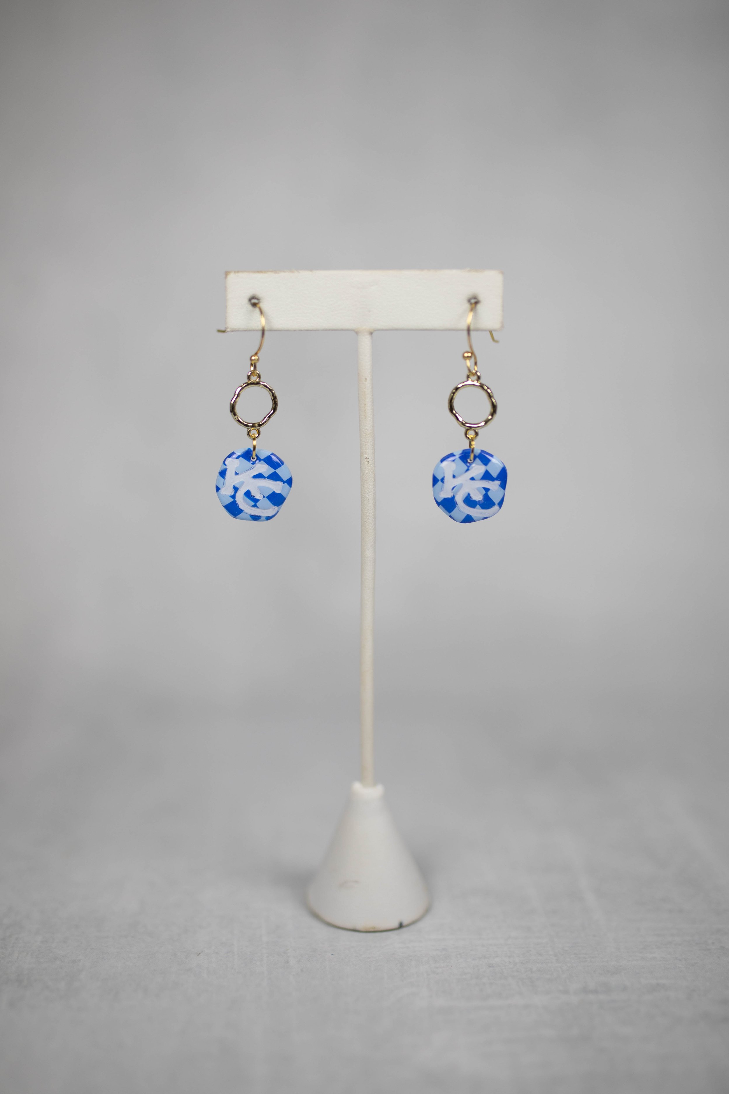 Jill (blue checkers)