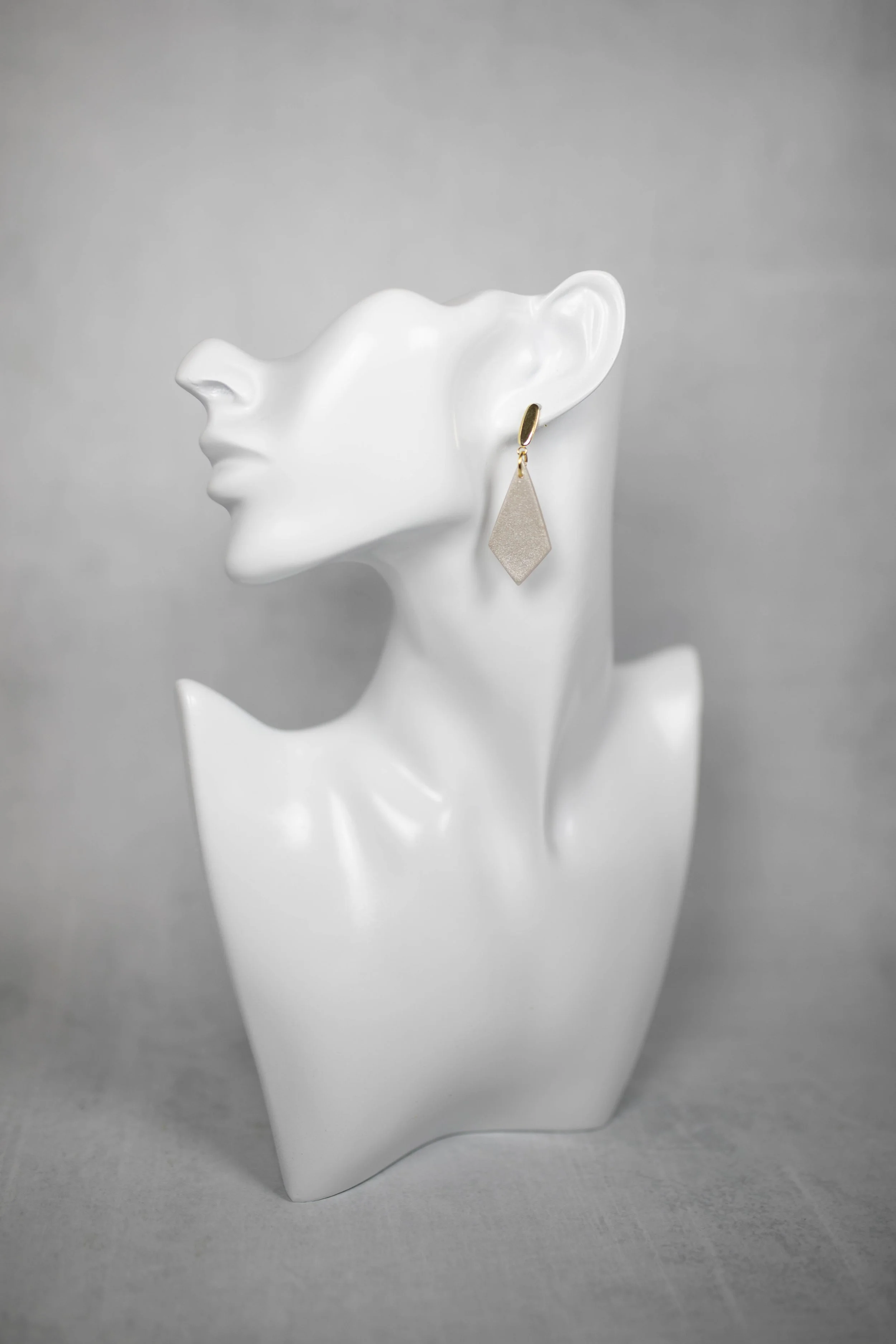 Kelsey (solid pearl)