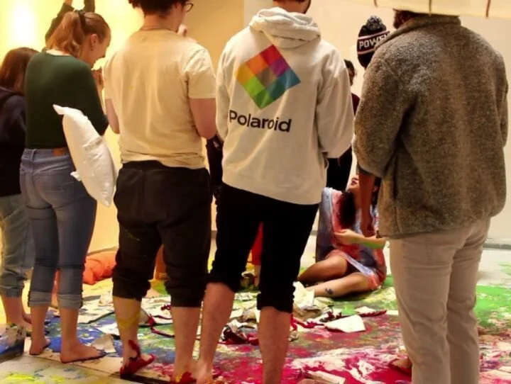 <Pedestal Game> exhibited at Mulberry House (OH, US) &amp; Dongduk Art Gallery (Seoul, South Korea).

There is not enough room on top of the pedestal. There are myriads of footprints around it, as players are looking for the right chance to ris