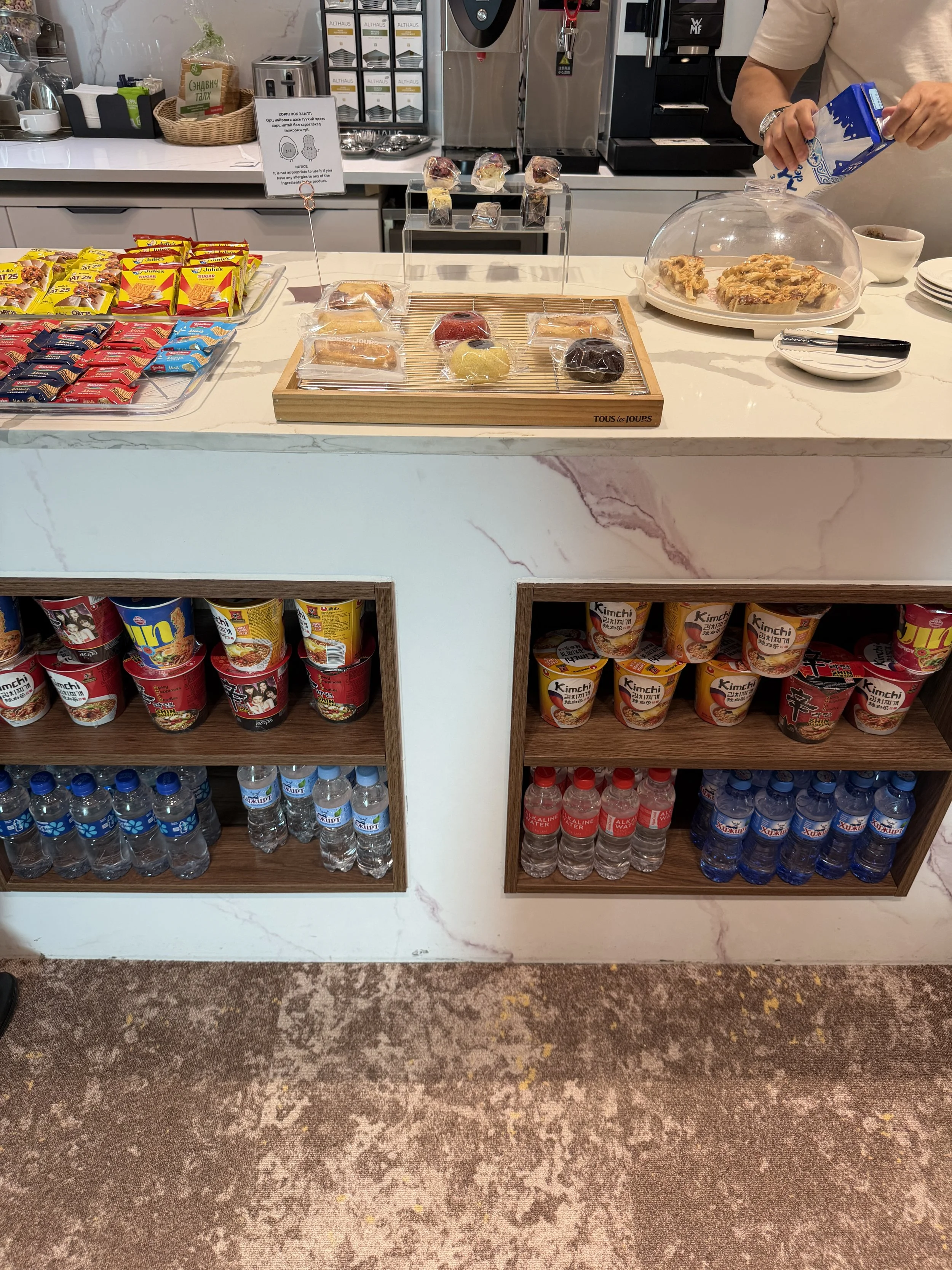 ramyeon selection at link lounge chinggis khan airport.JPG