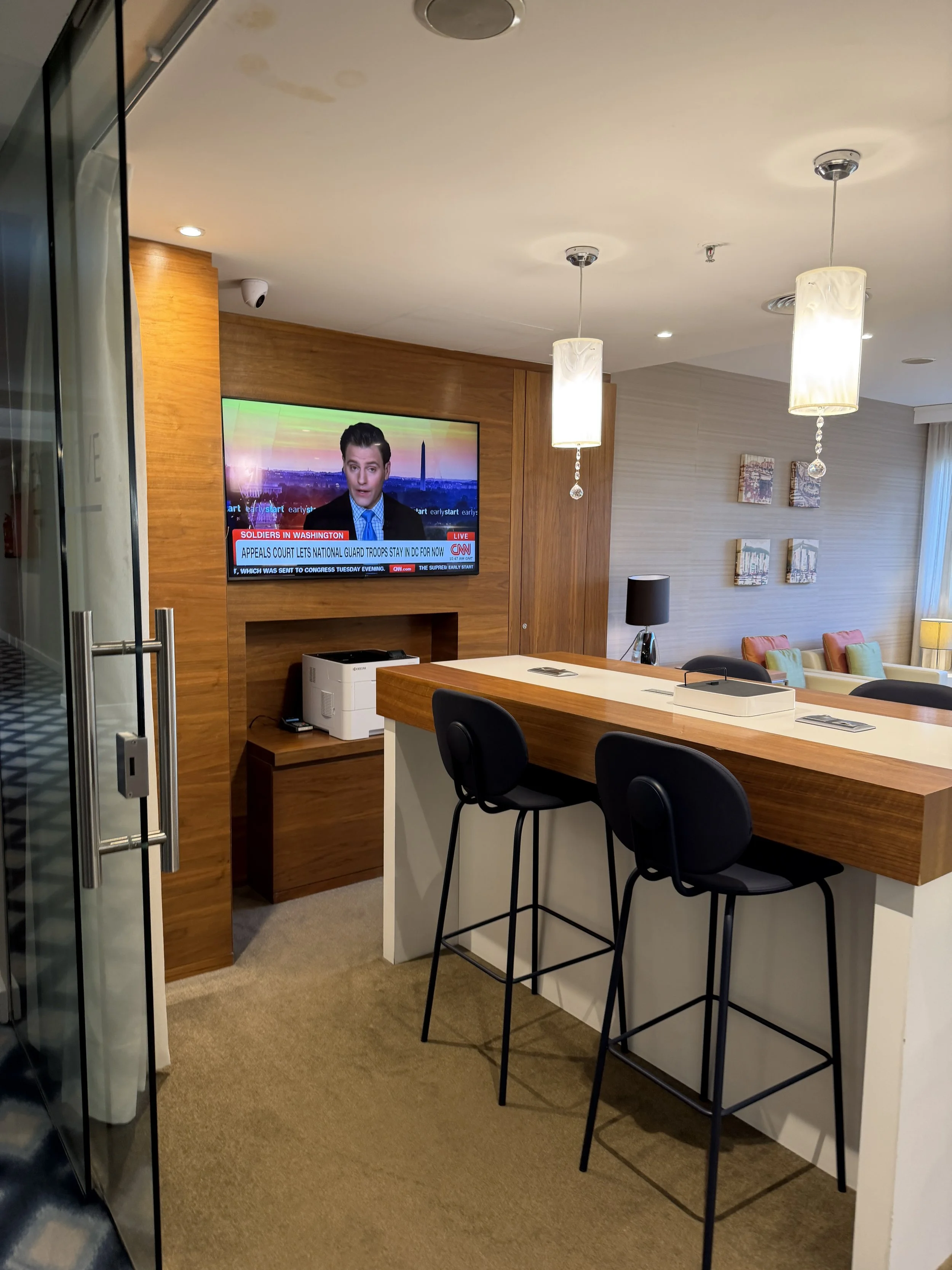 hilton barcelona executive lounge drink room .JPG