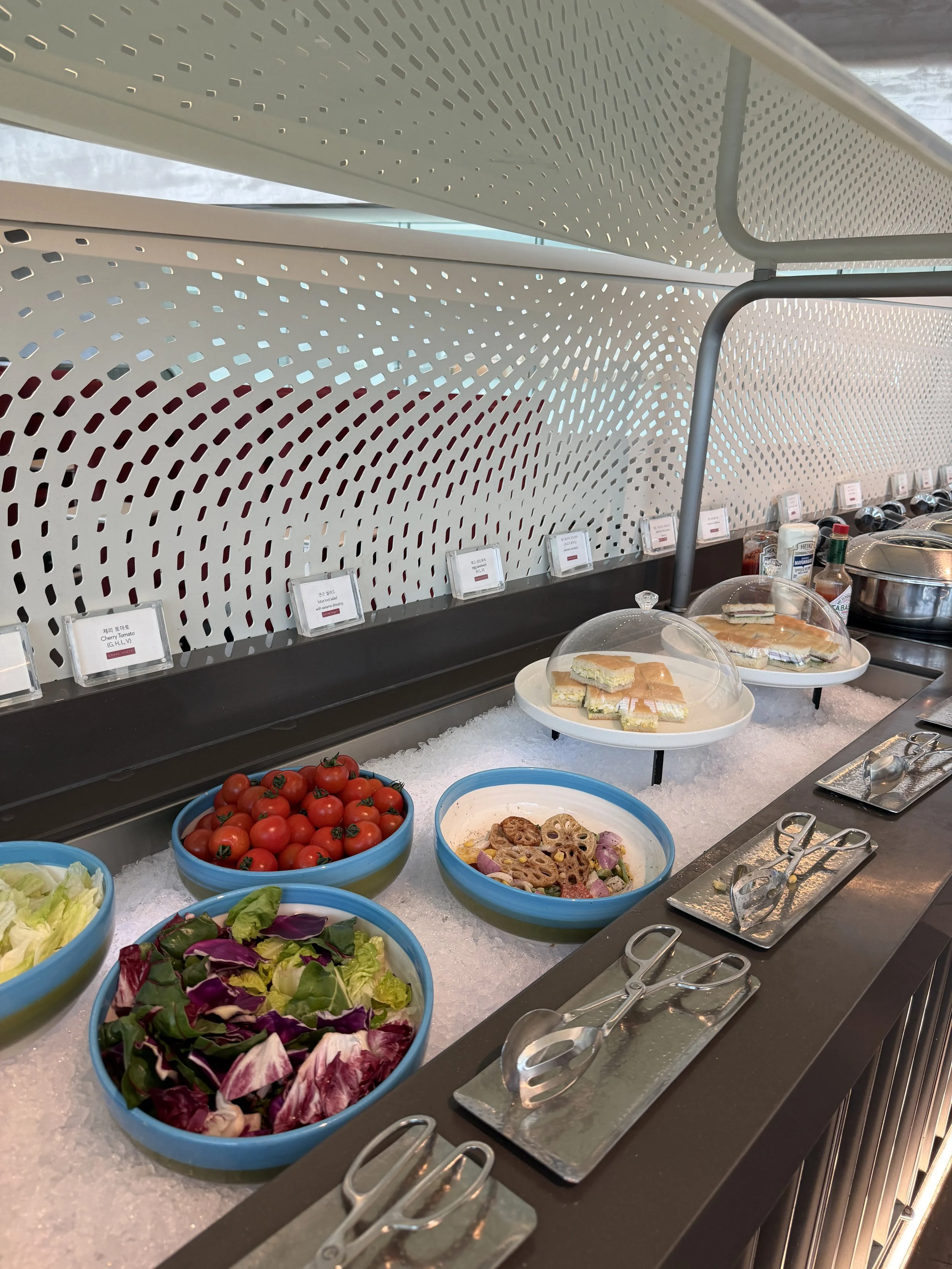 kal lounge cold food bar salad bar terminal 1.JPG