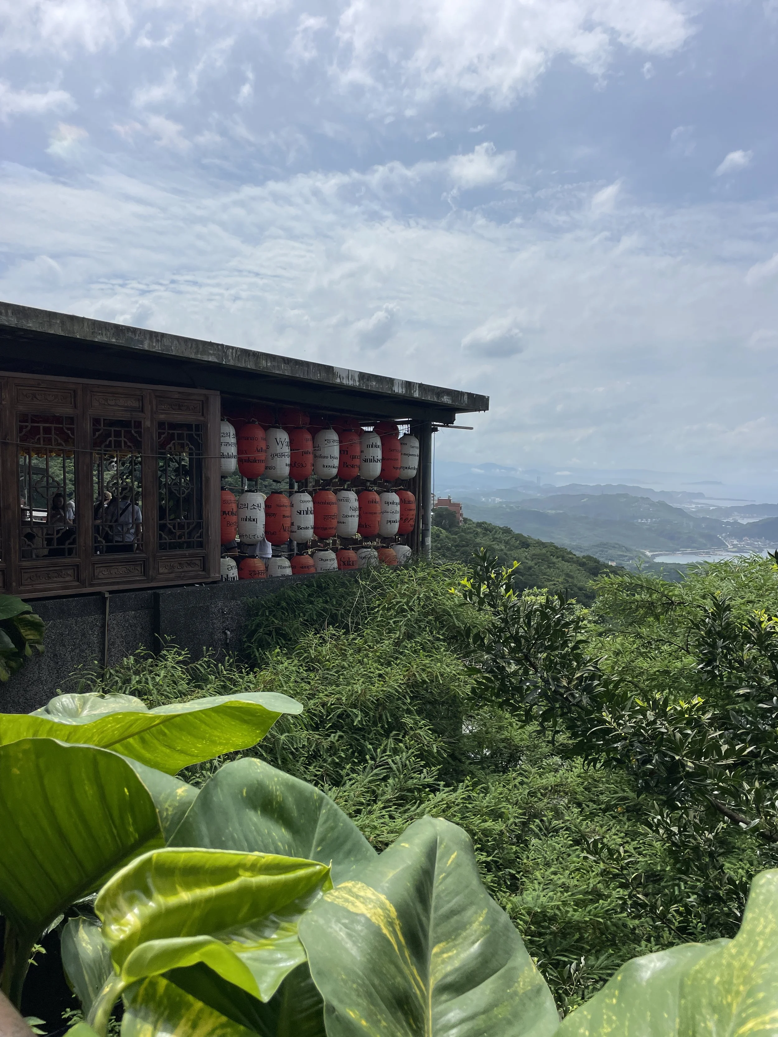 Taiwan Day Tour: Yehliu Geopark, Jiufen, Shifen, and Golden Waterfall Day Tour