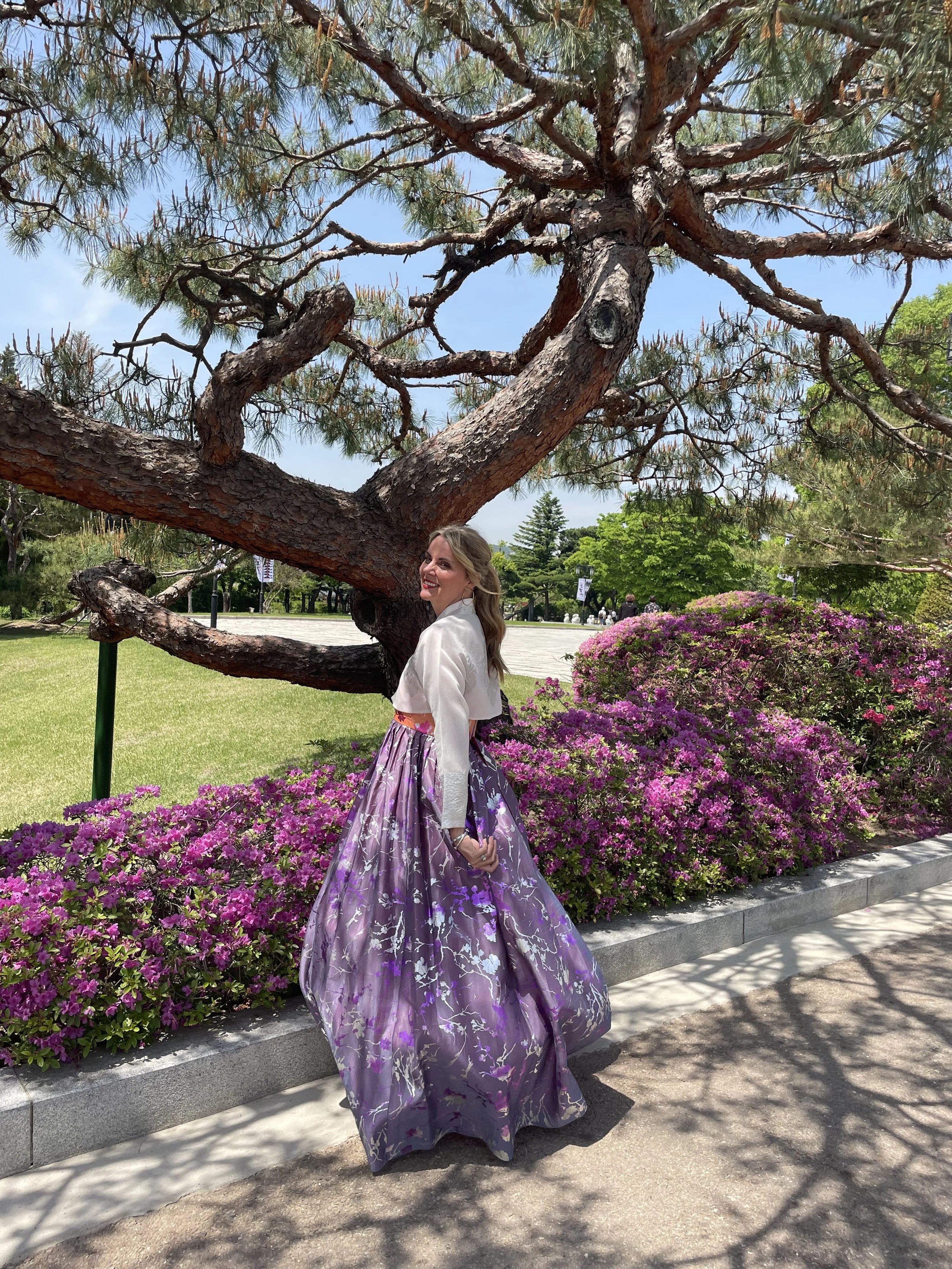 stacey wearing hanbok at gyeongbokgung in seoul.jpeg