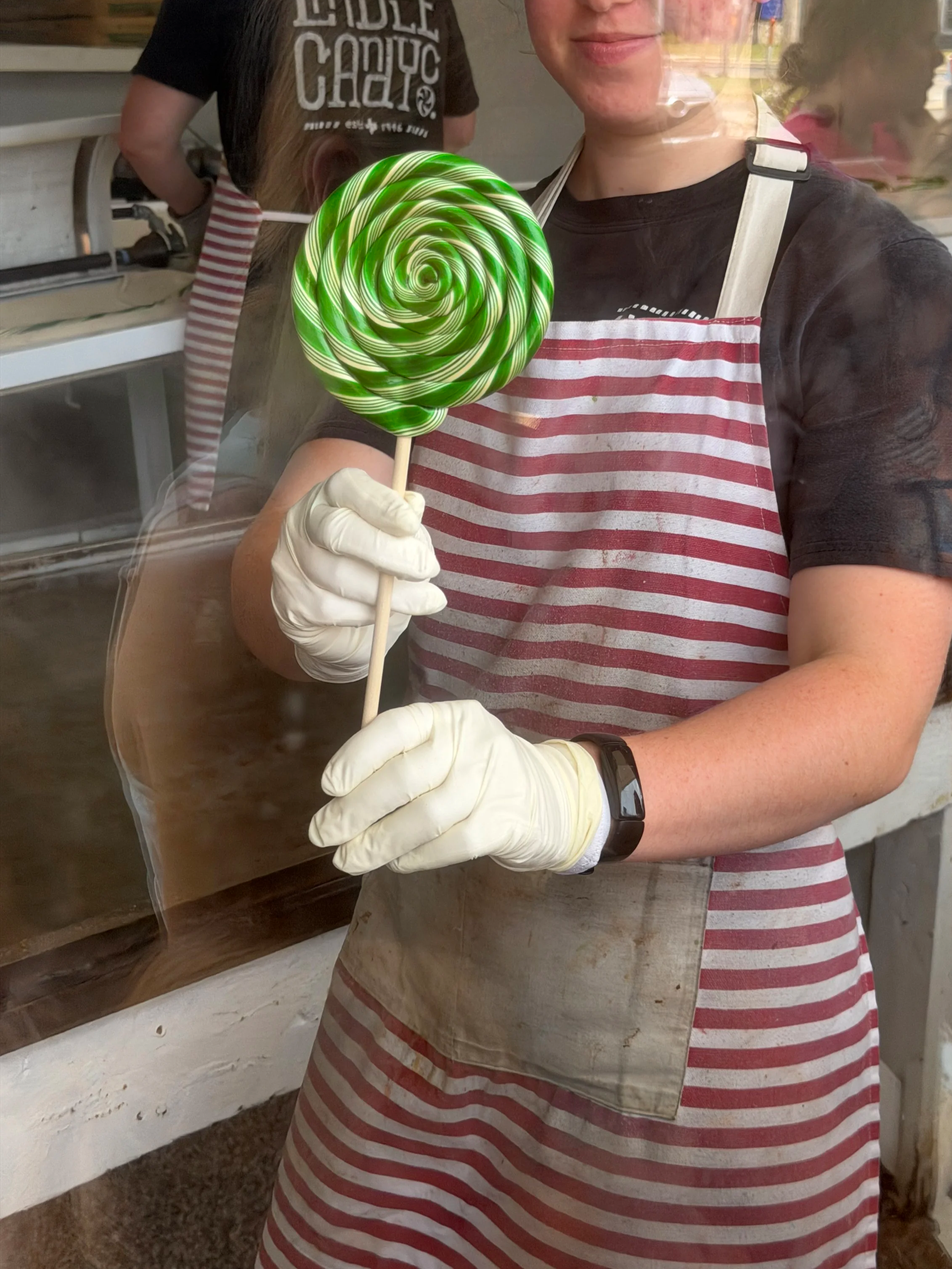 freshly+made+sucker+at+lindale+candy+co.png
