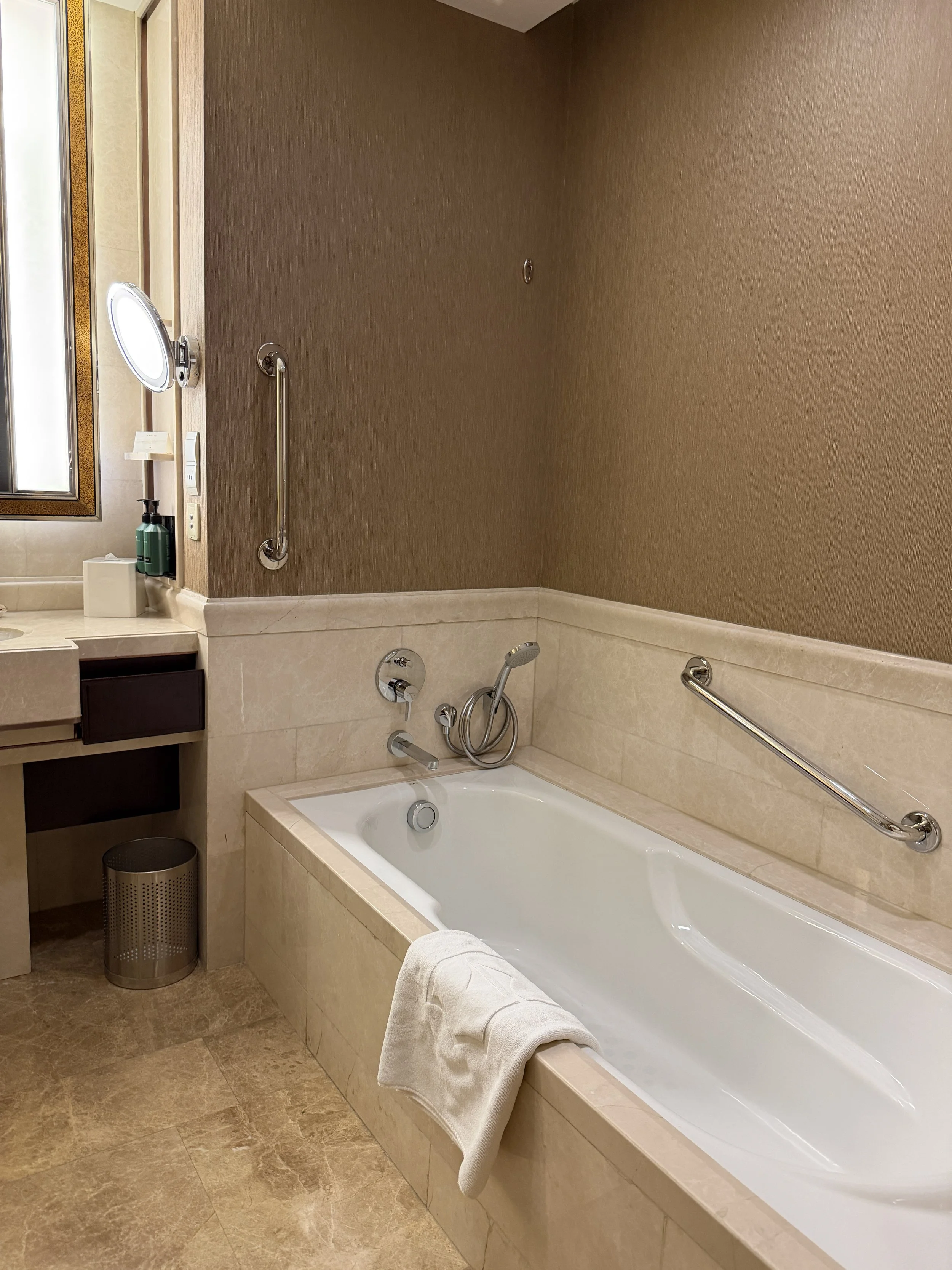 shangri la ulaanbaatar bathtub.JPG