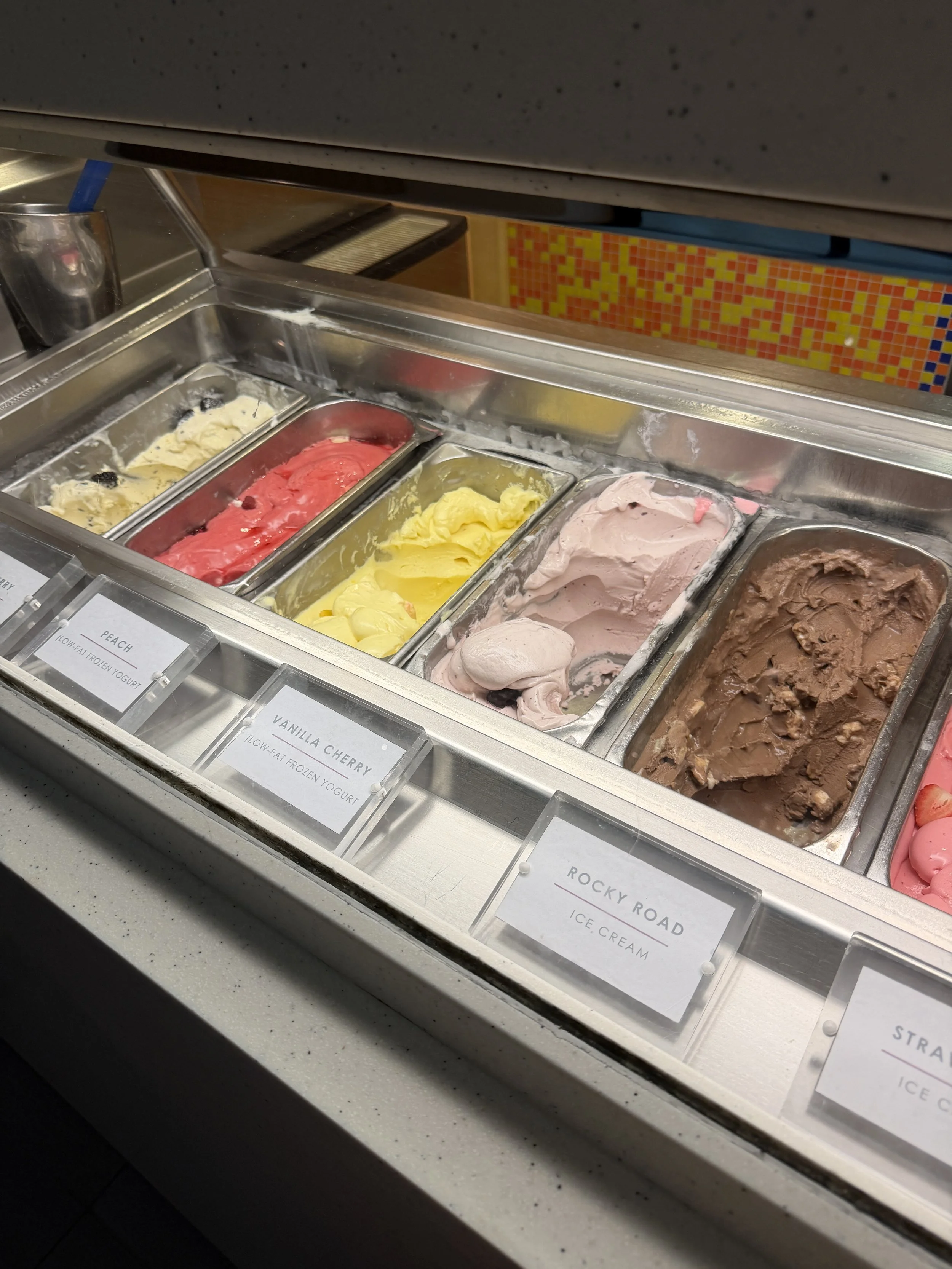 celebrity infinity ice cream bar.JPG
