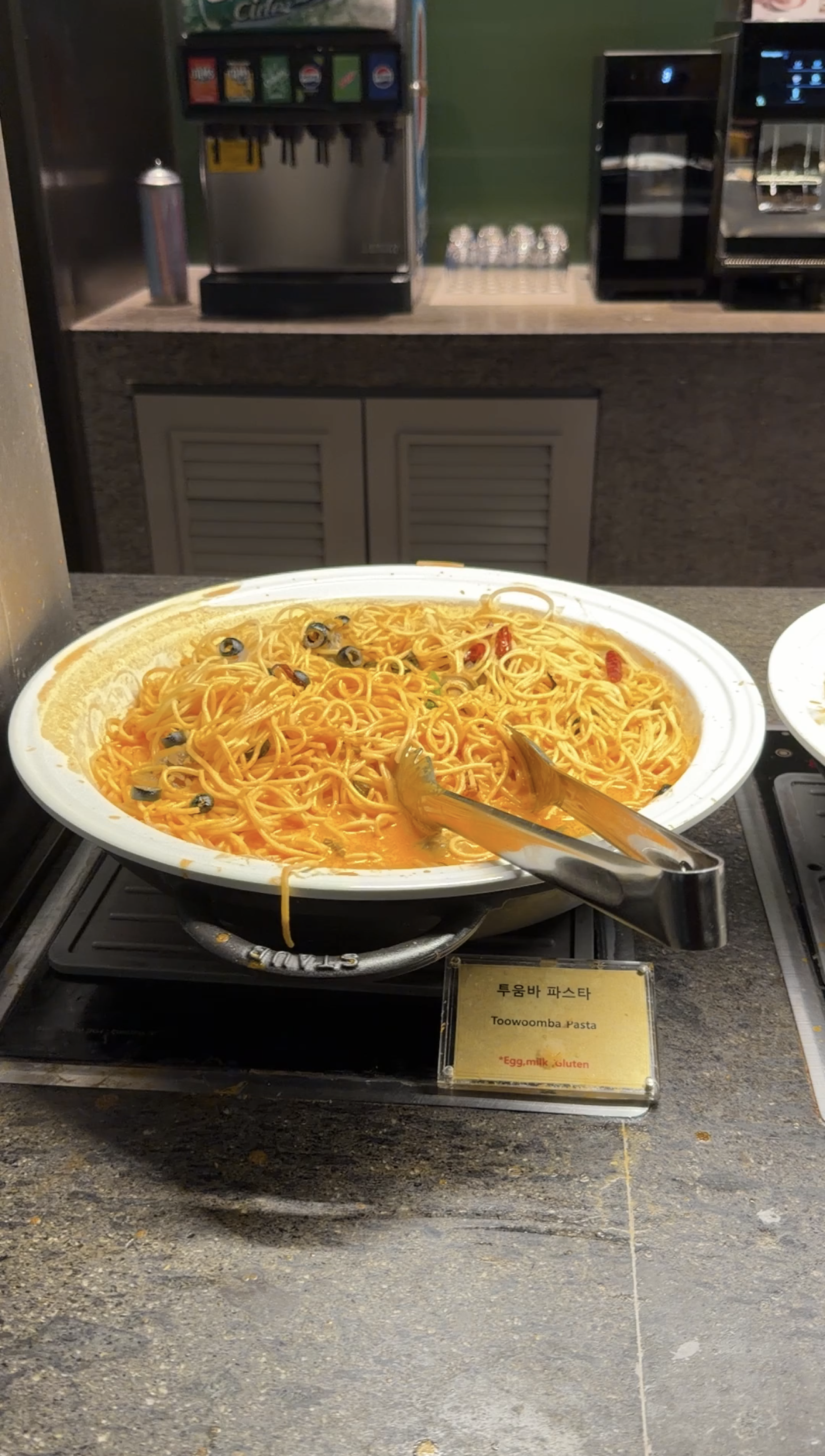 asiana business lounge east incheon hot food toowoomba pasta.png
