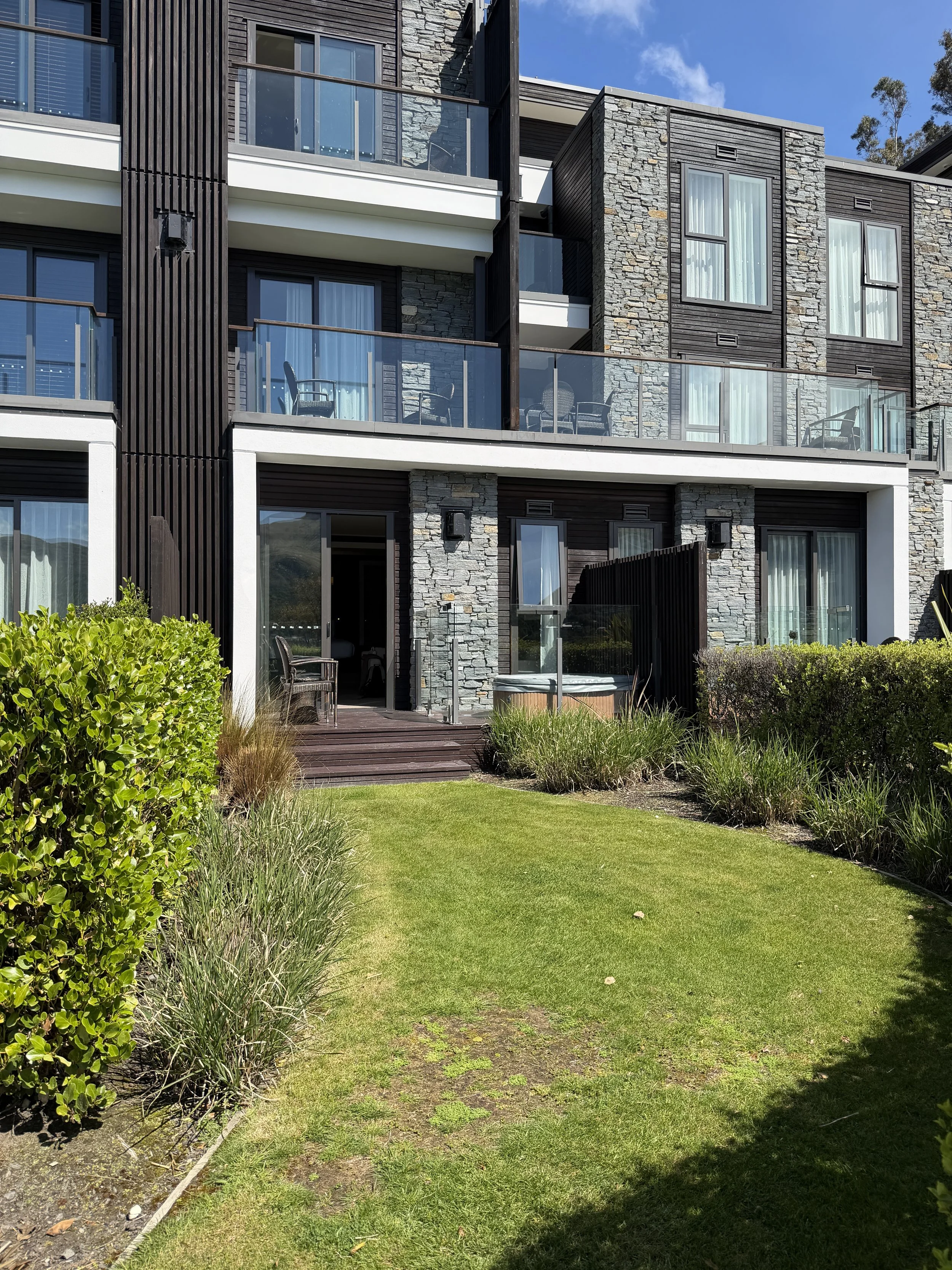 Hotel Review: Hilton Queenstown Resort &amp; Spa