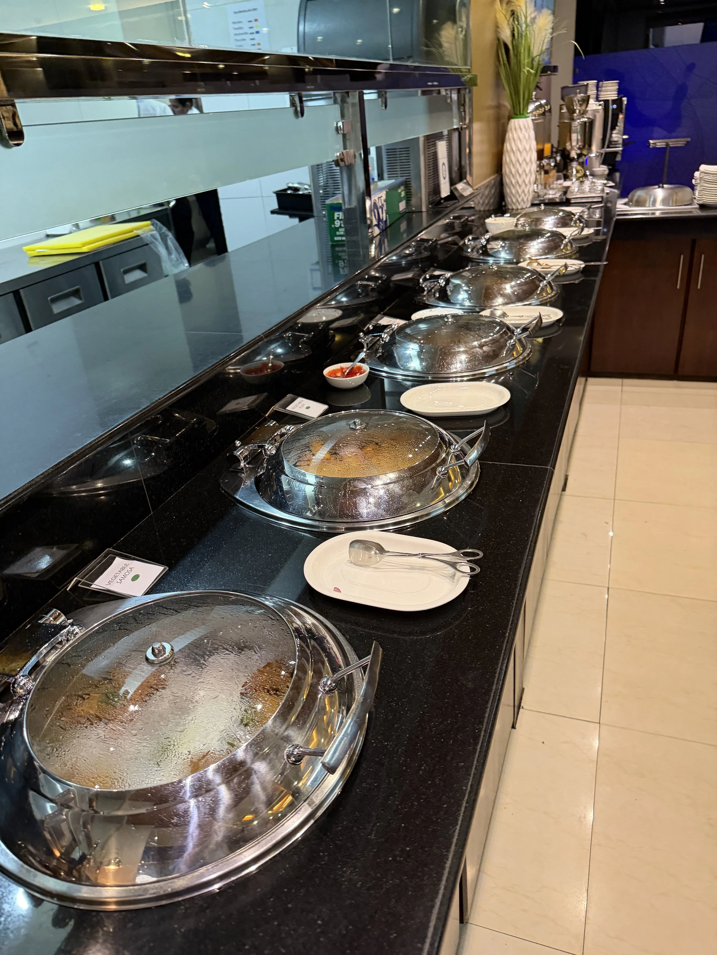 hot food bar at serendib lounge colombo airport CMB.JPG