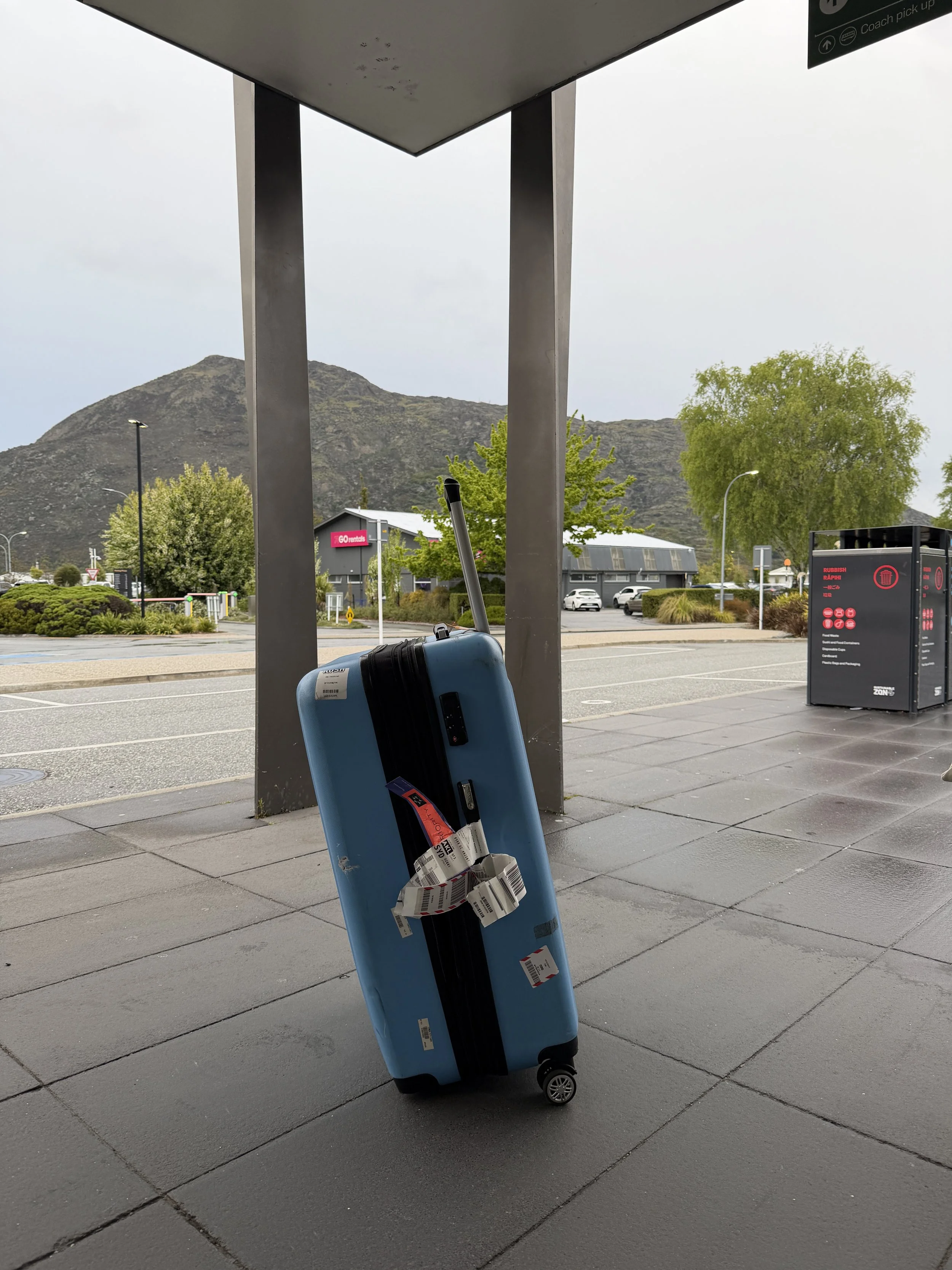 Qantas business class luggage arriving damaged in Queenstown