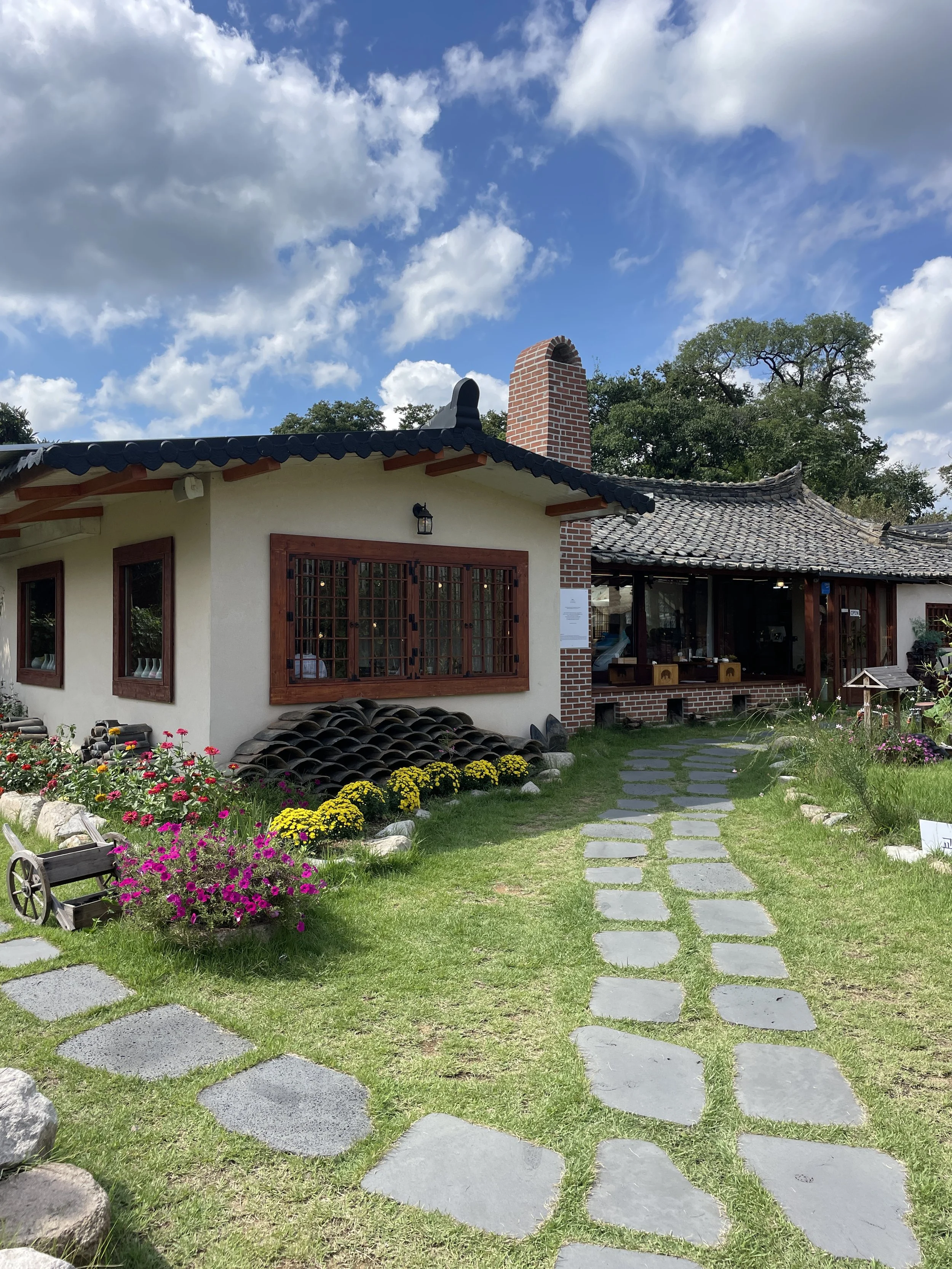 day 2 bibimbap restaurant hanok village.JPG