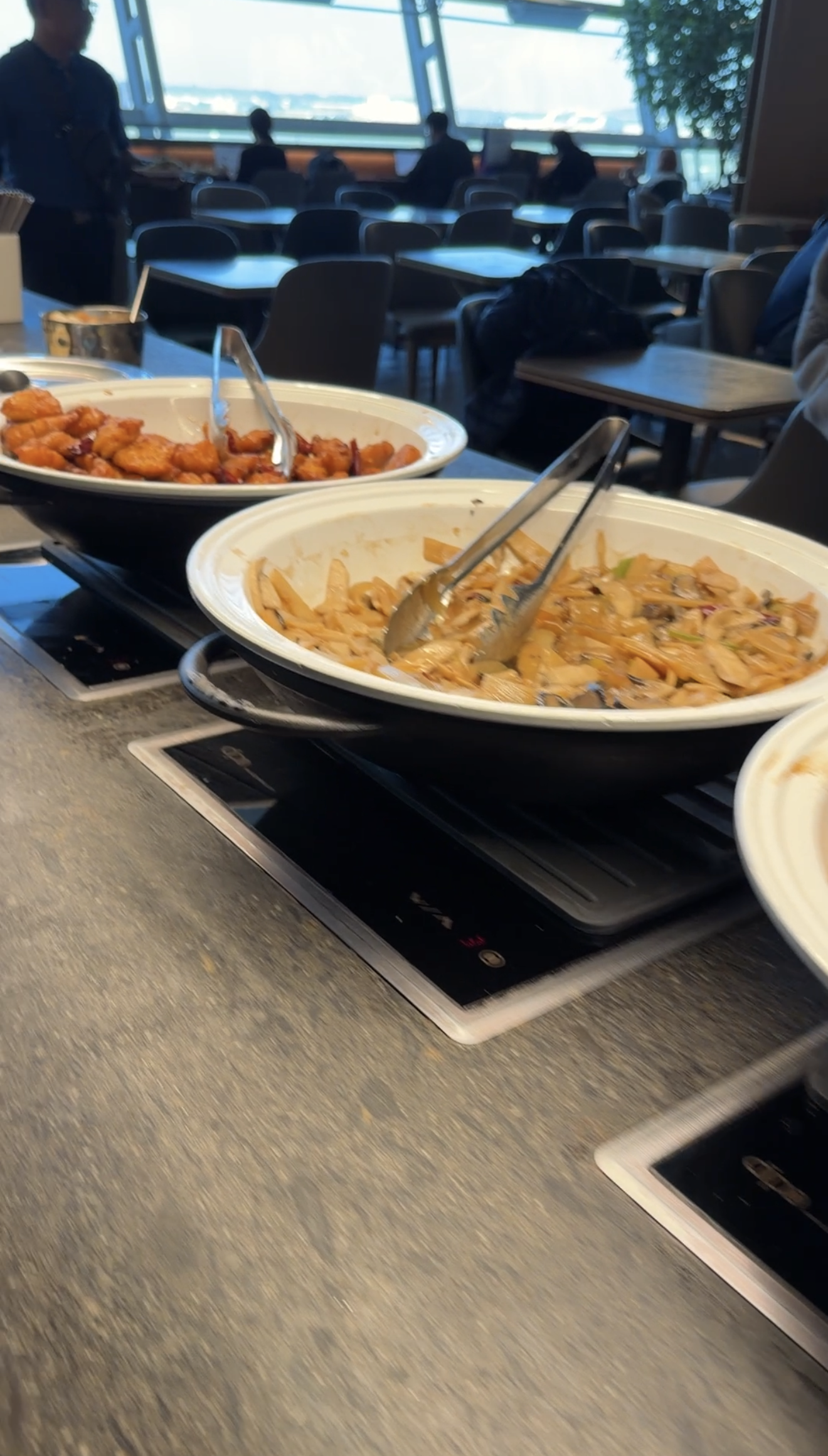 asiana business lounge east incheon hot food 1.png