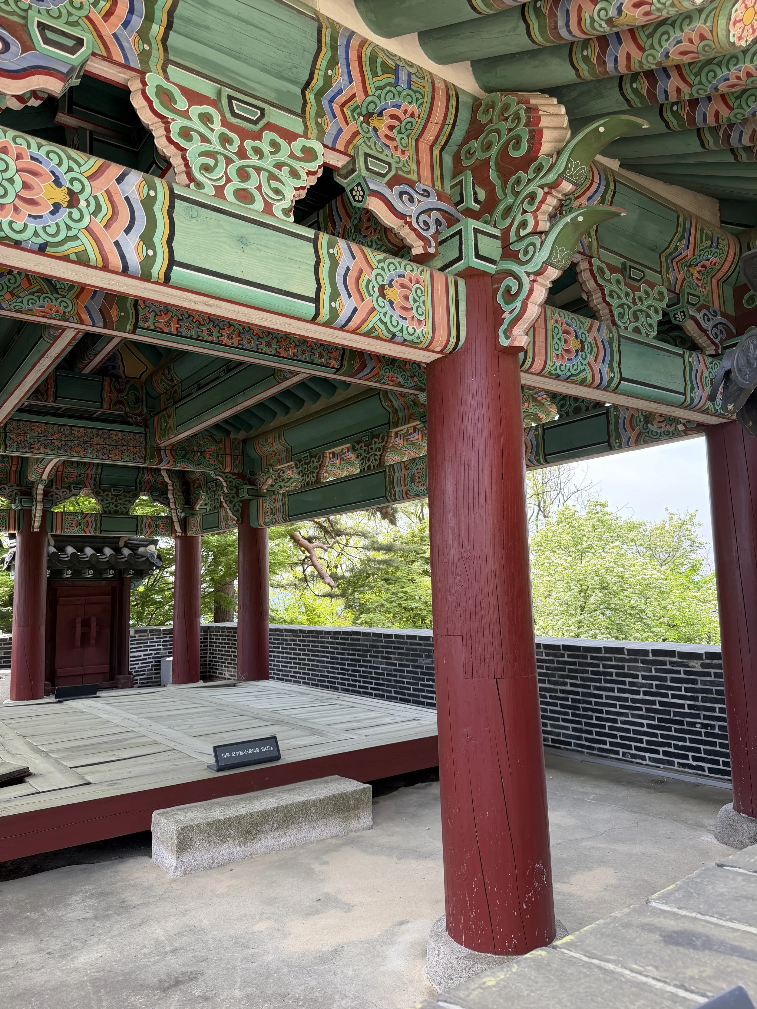 up close colors of Sukjeongmun Gate 석정문 seoul city wall hike.JPG