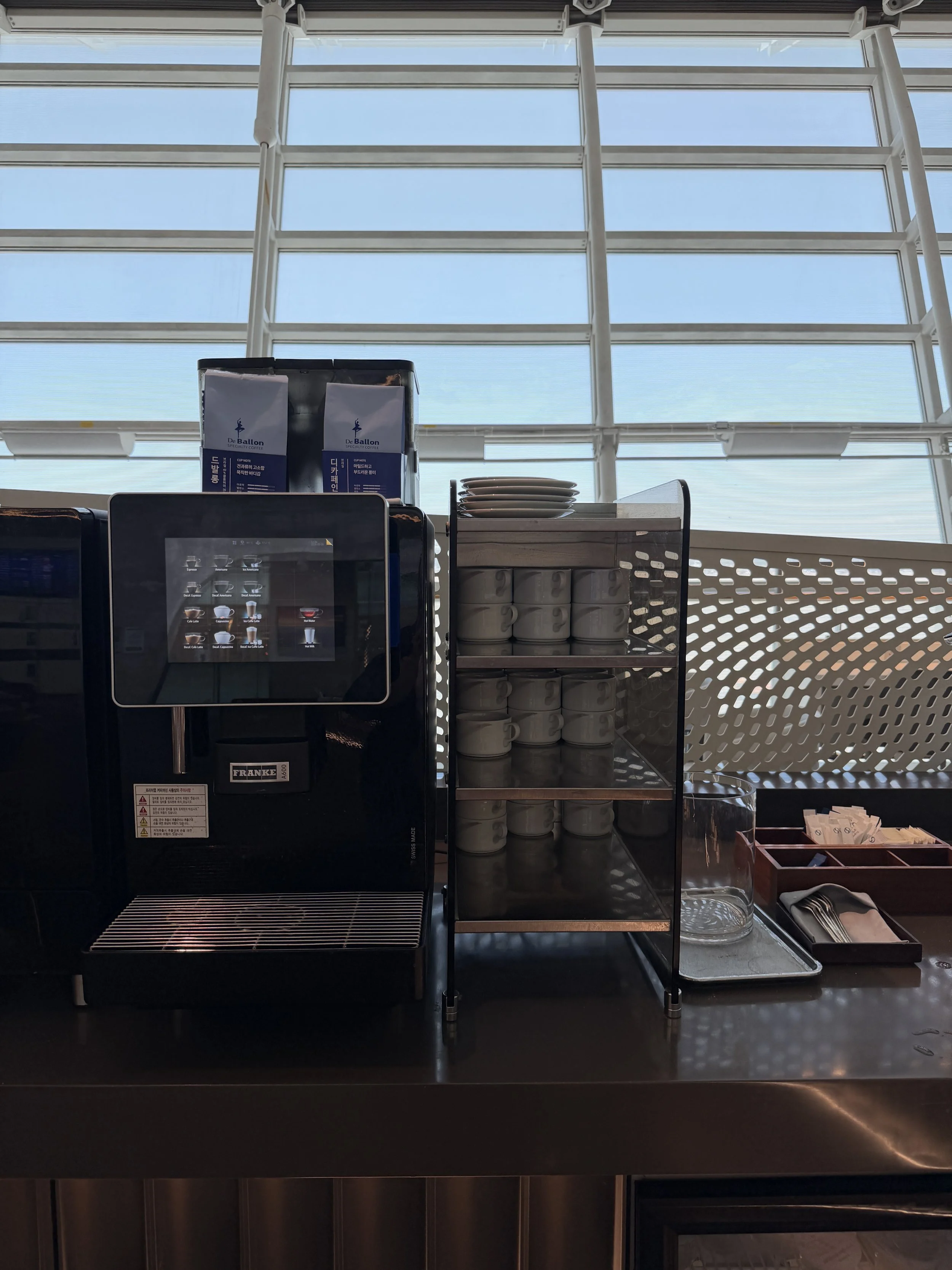 kal lounge terminal 1 korean air coffee machine.JPG