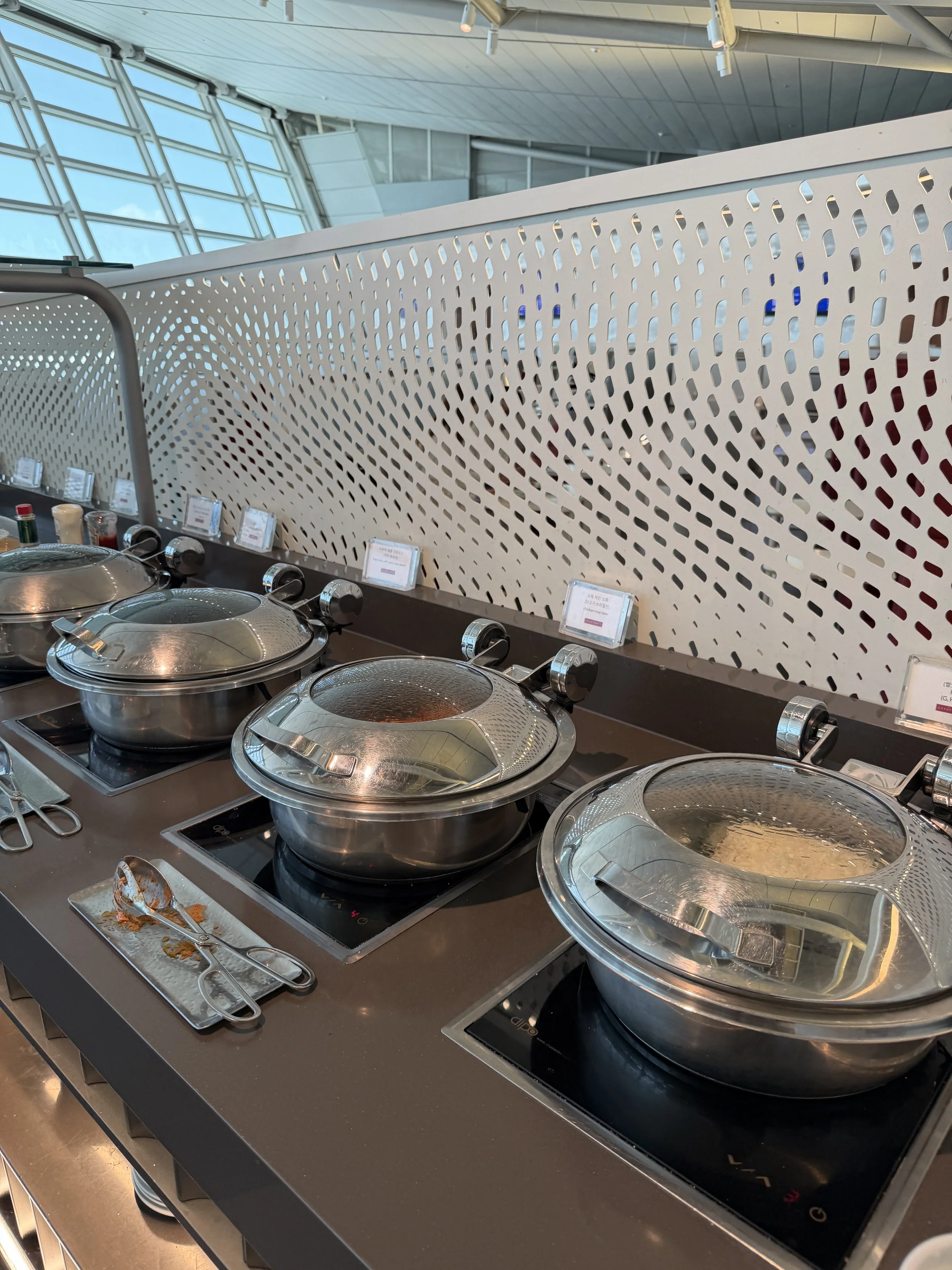 kal lounge hot food bar terminal 1.JPG