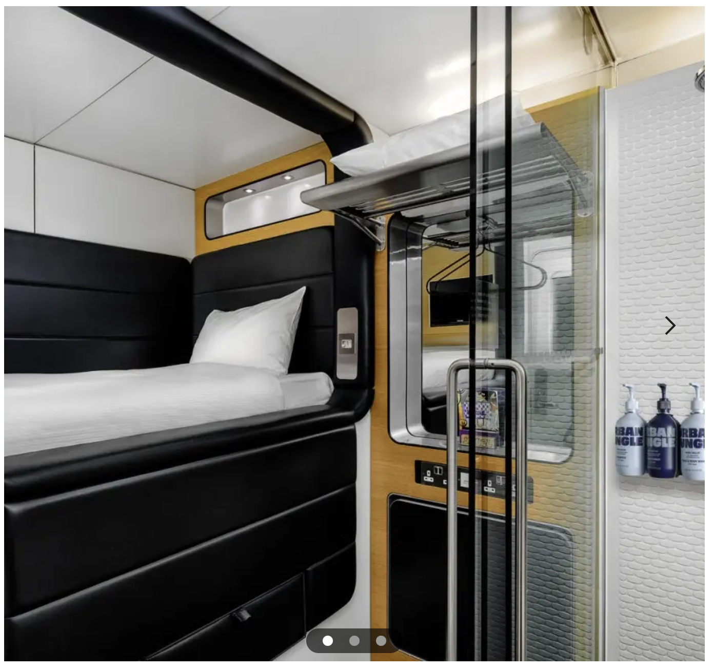 YOTELAIR Amsterdam standard room image