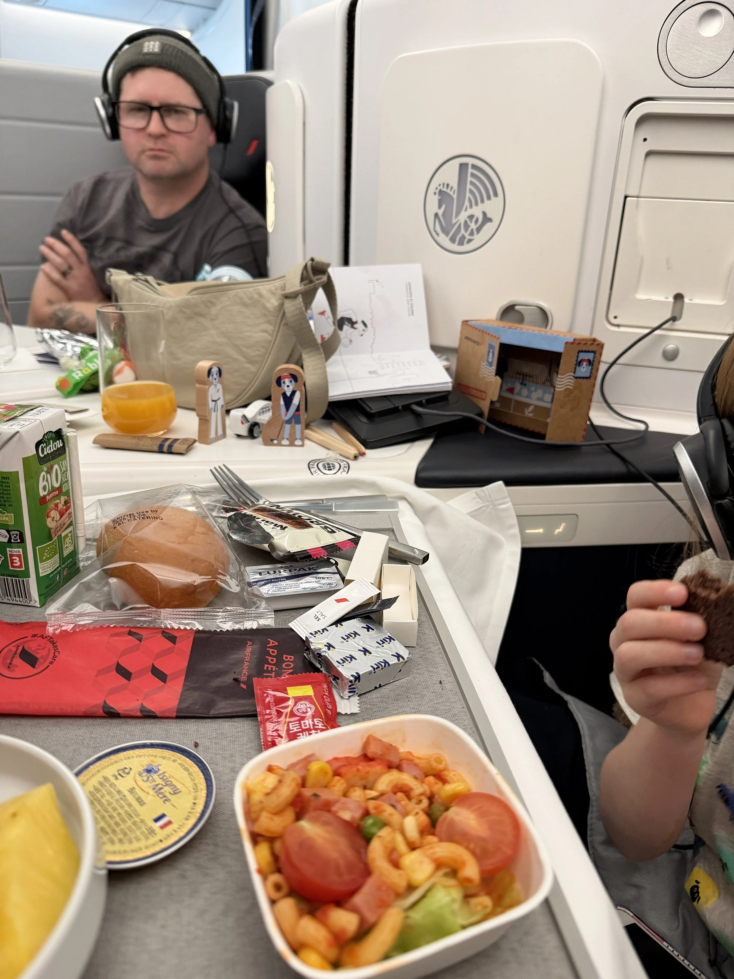 air france business class kids meal and kids toys.JPG